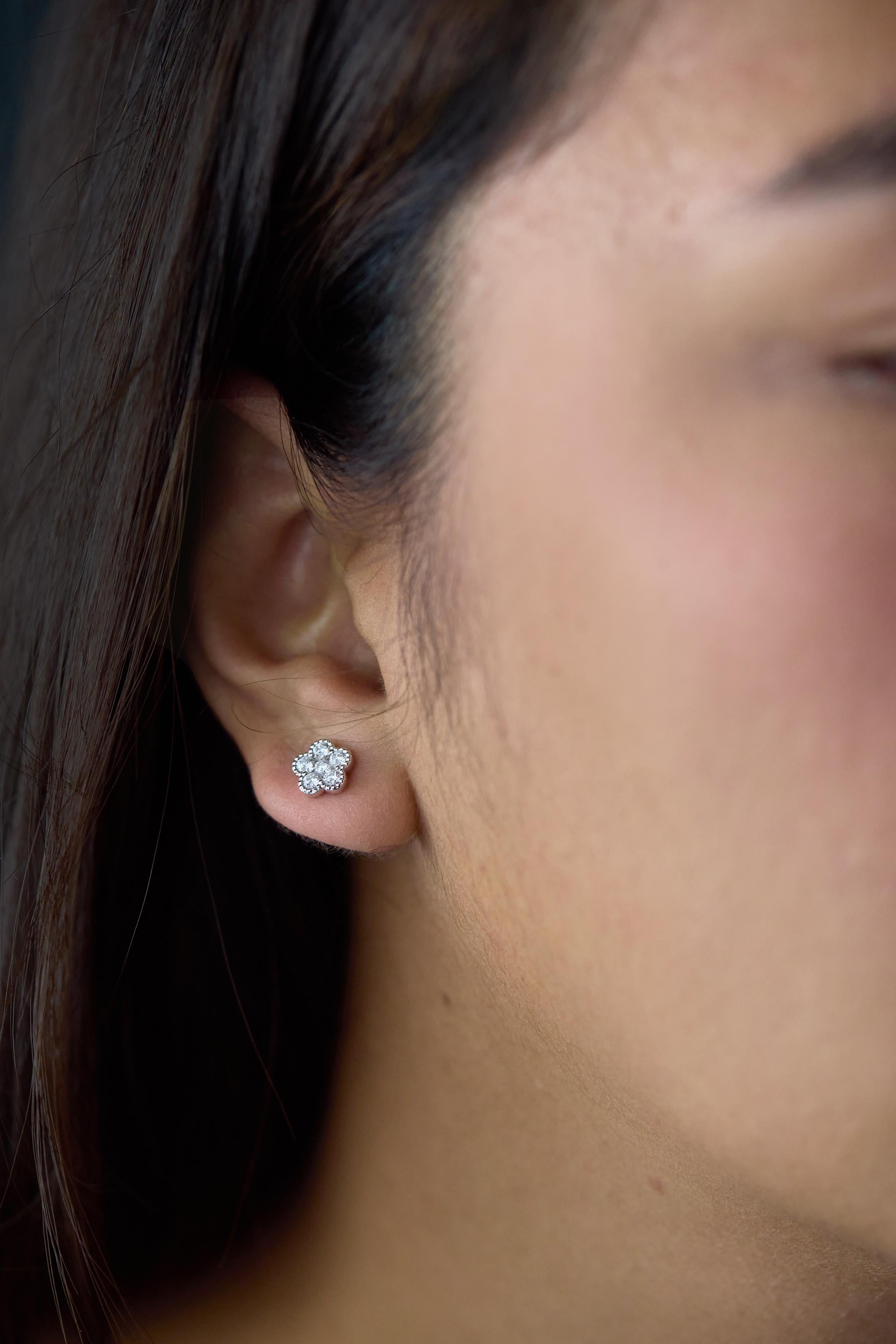 Roman Malakov 0,55 Karat insgesamt runder Diamant-Blumen-Ohrstecker im Brillantschliff im Zustand „Neu“ im Angebot in New York, NY