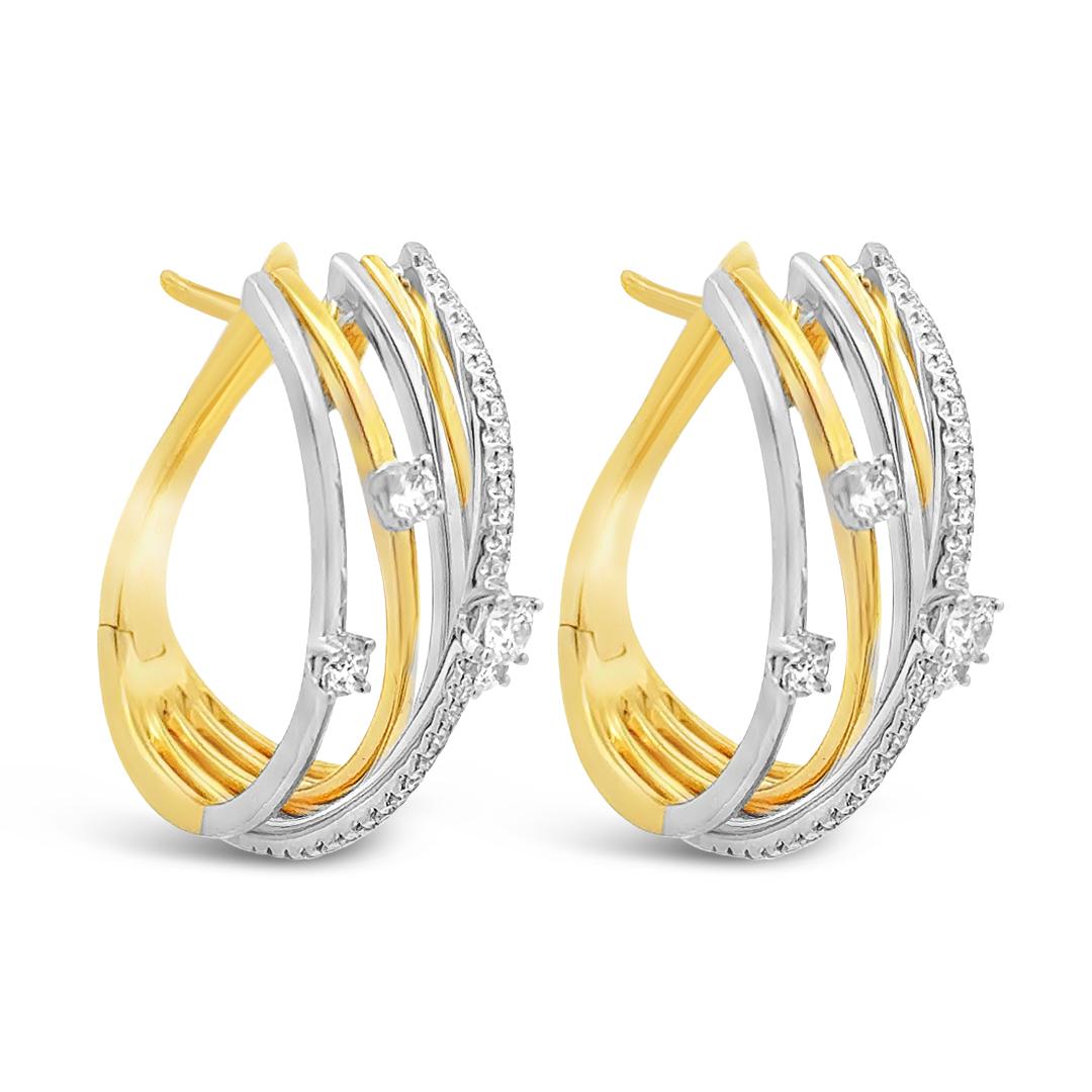 Ein stilvolles Paar Galaxie-Ohrringe mit ineinander verschlungenen Reihen aus 18 K Gelb- und Weißgold. Eine Reihe aus Weißgold wird von einer Reihe runder Diamanten im Nahbereich akzentuiert, die in einer wunderschönen Pavé-Fassung gefasst sind, und