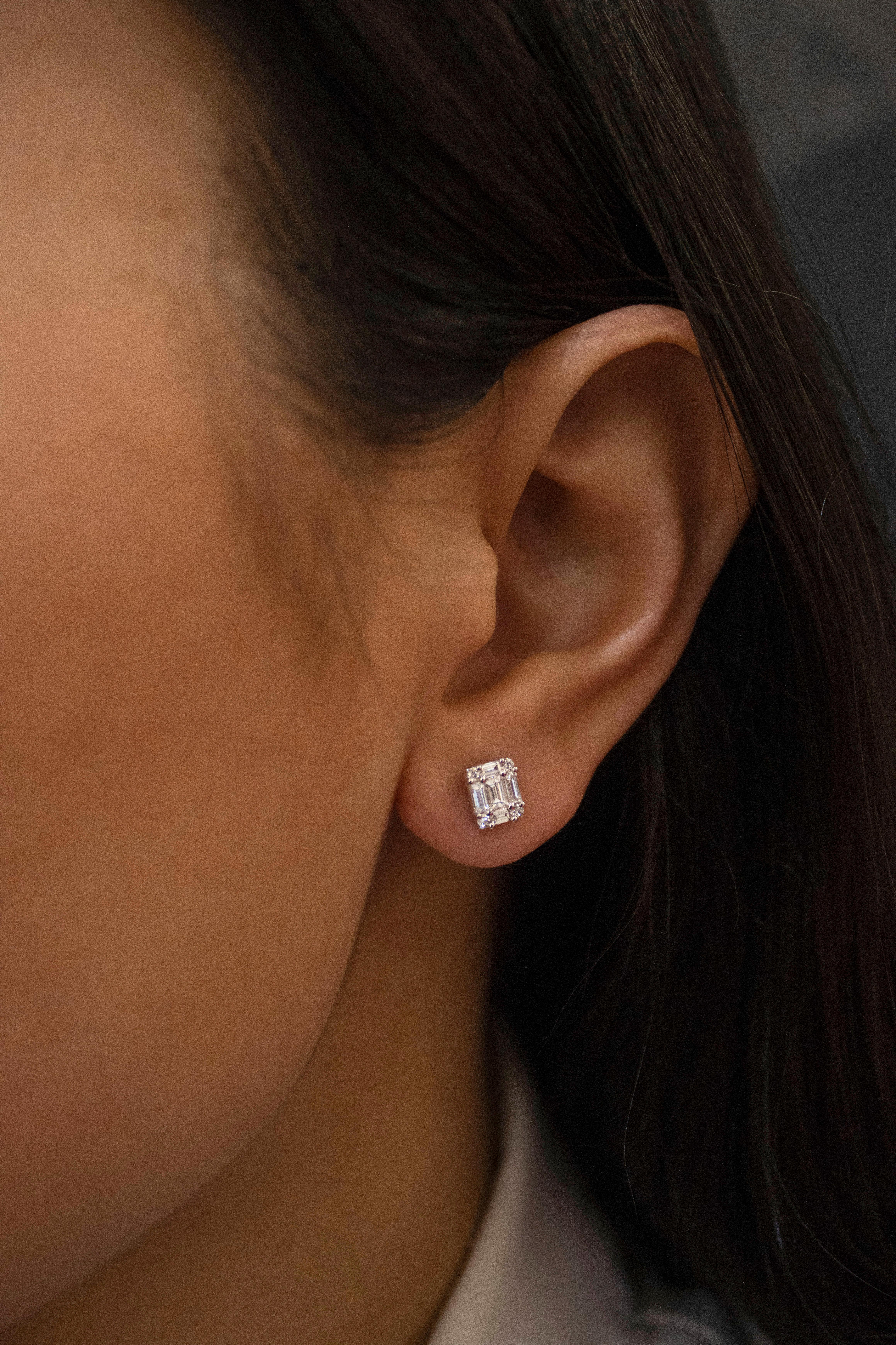 Women's or Men's Roman Malakov 0.57 Carats Total Baguette and Round Cut Diamond Stud Earrings