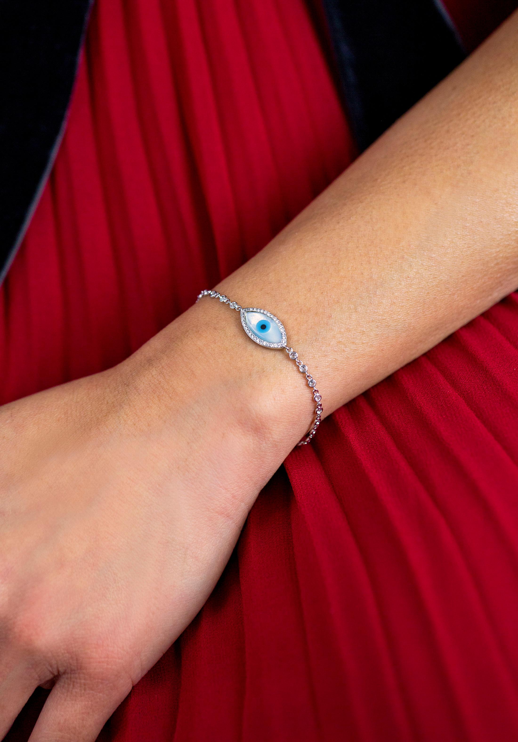Taille ronde Roman Malakov Bracelet Evil Eye avec diamants ronds de 0,68 carat au total en vente