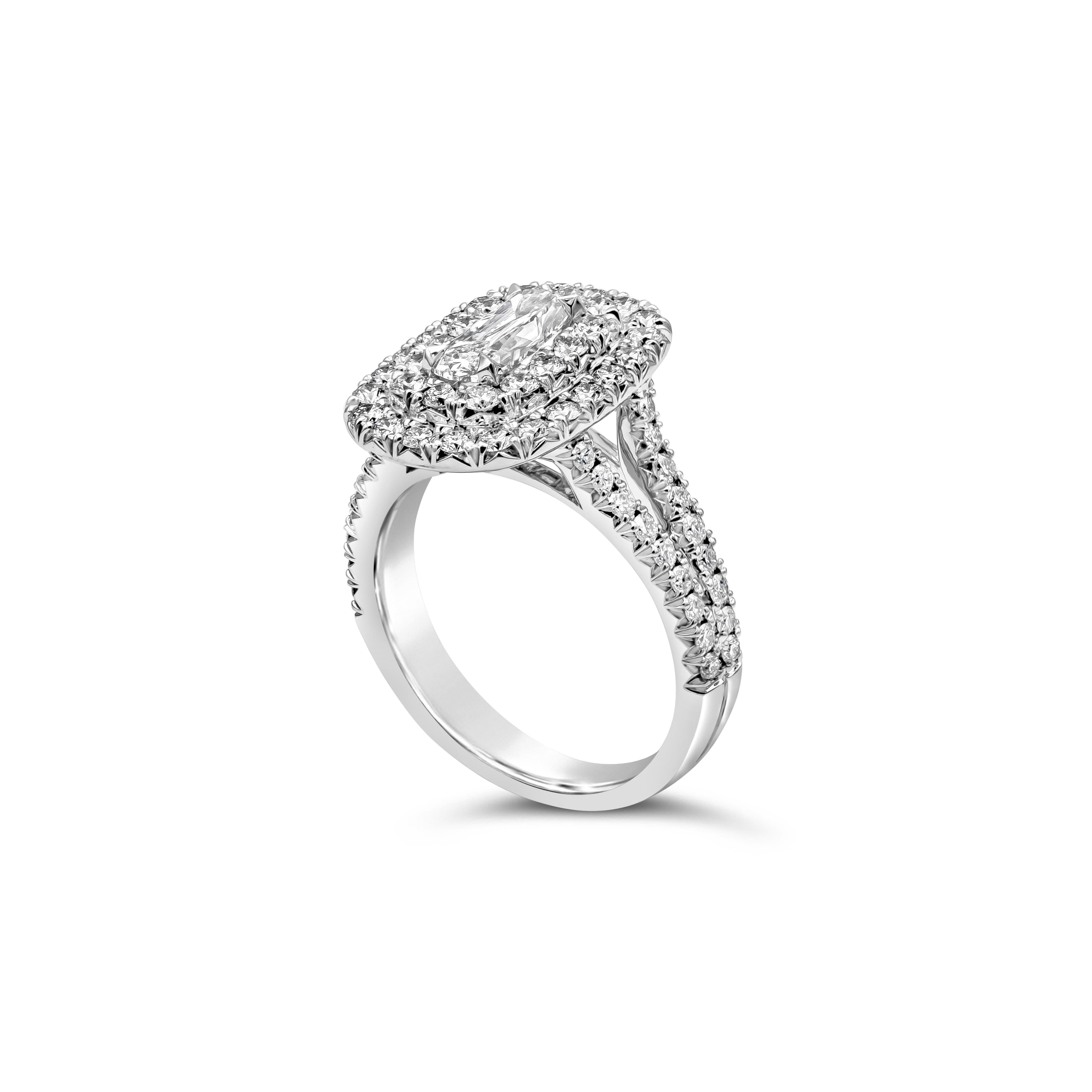 Contemporain Roman Malakov, bague de fiançailles avec double halo de diamants coussin allongés de 1,89 carat en vente