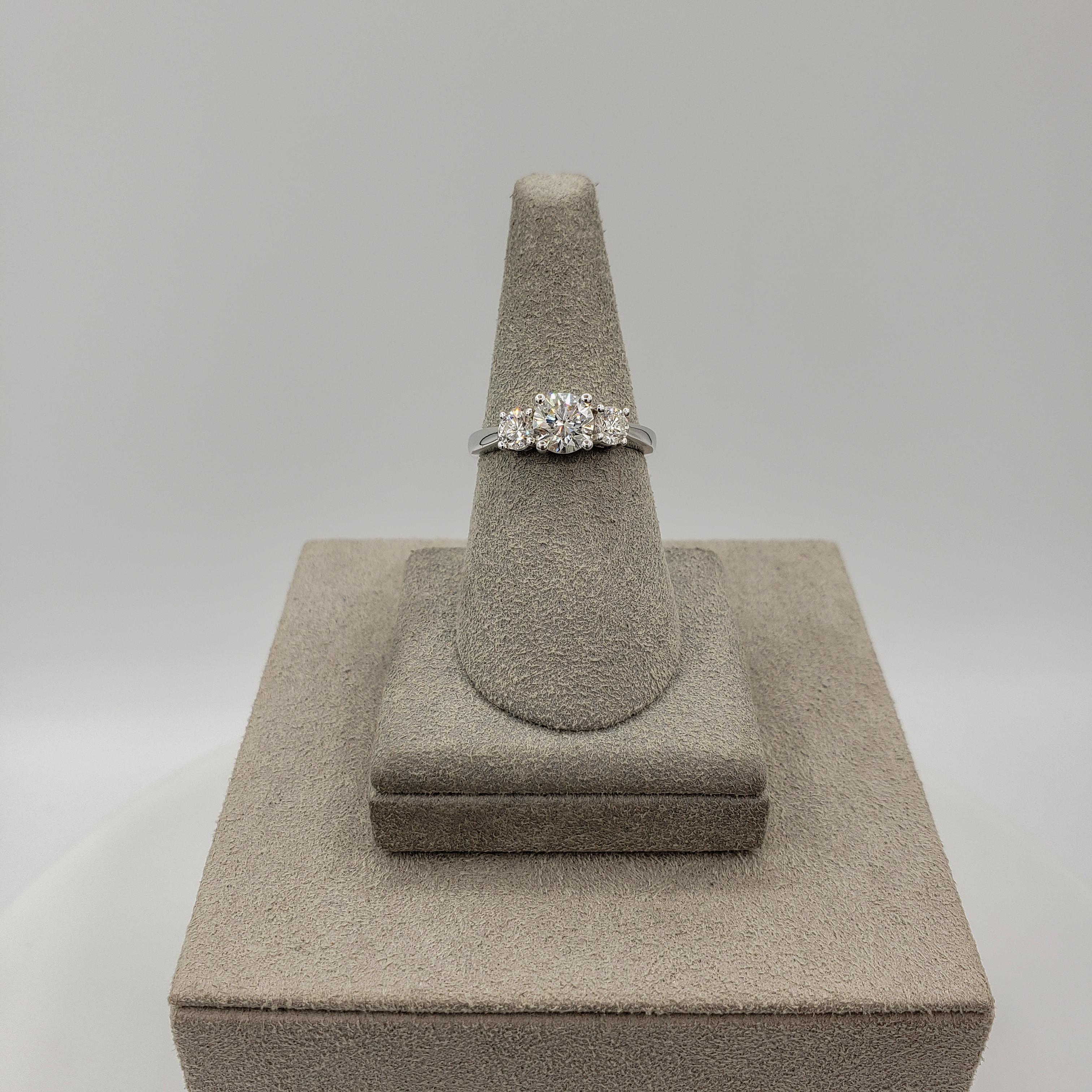 Roman Malakov 0.70 Carat Round Diamond Three-Stone Engagement Ring In New Condition In New York, NY