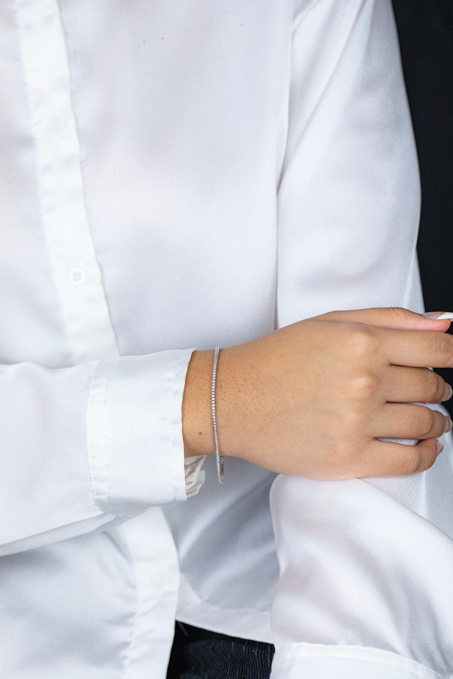 Roman Malakov Tennisarmband aus Weißgold mit 0.70 Karat Diamanten im Rundschliff für Damen oder Herren im Angebot