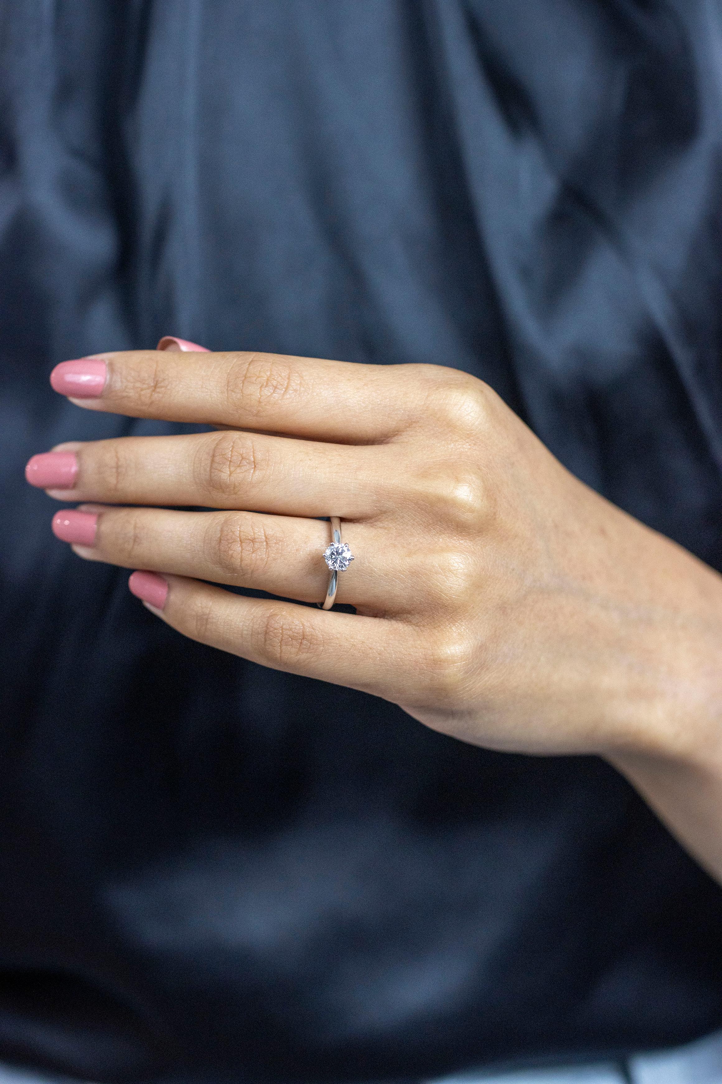 Roman Malakov Diamonds Bague de fiançailles solitaire en diamant rond brillant total de 0.70 carat en vente 1