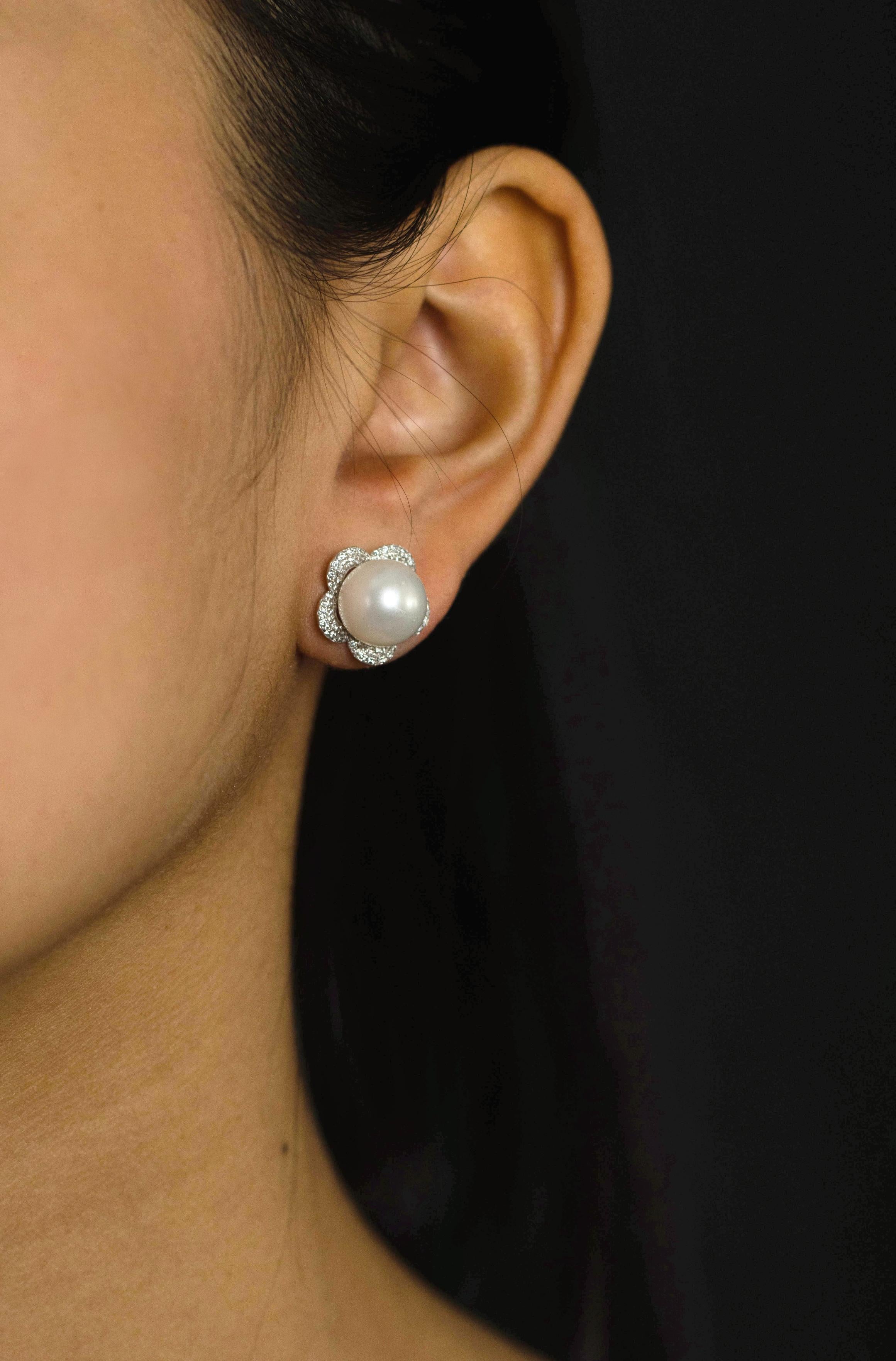 Women's Roman Malakov 0.73 Carats Total Round Diamond & White Pearl Flower Stud Earrings For Sale