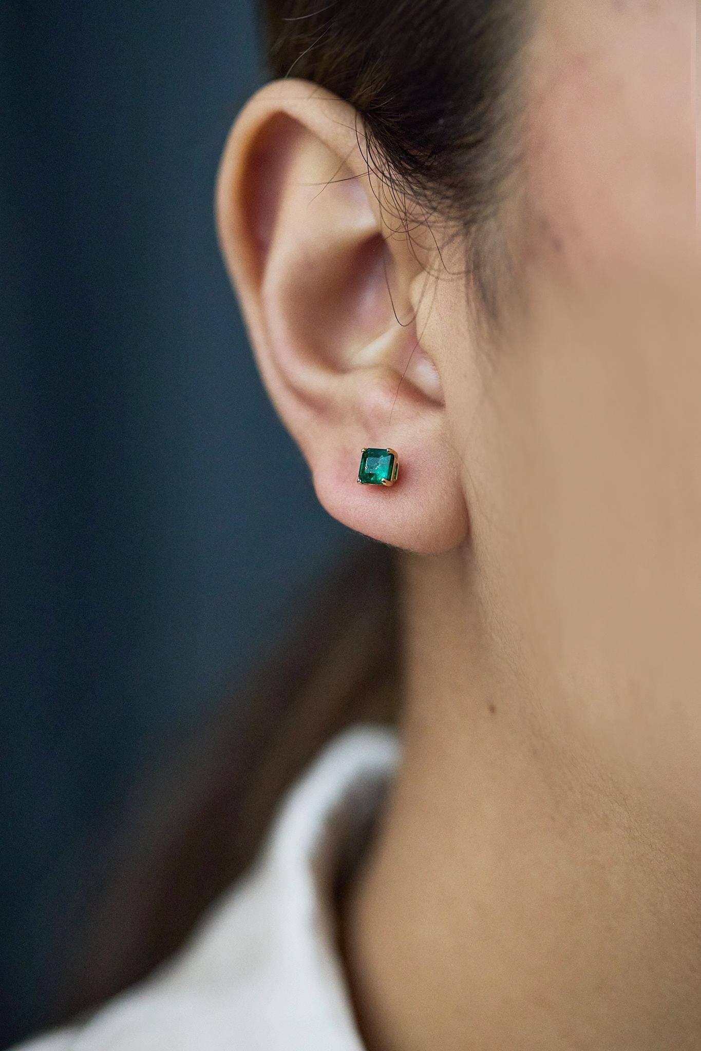 Taille Asscher Roman Malakov - Boucles d'oreilles émeraude colombienne de 0,76 carat (taille Asscher) en vente