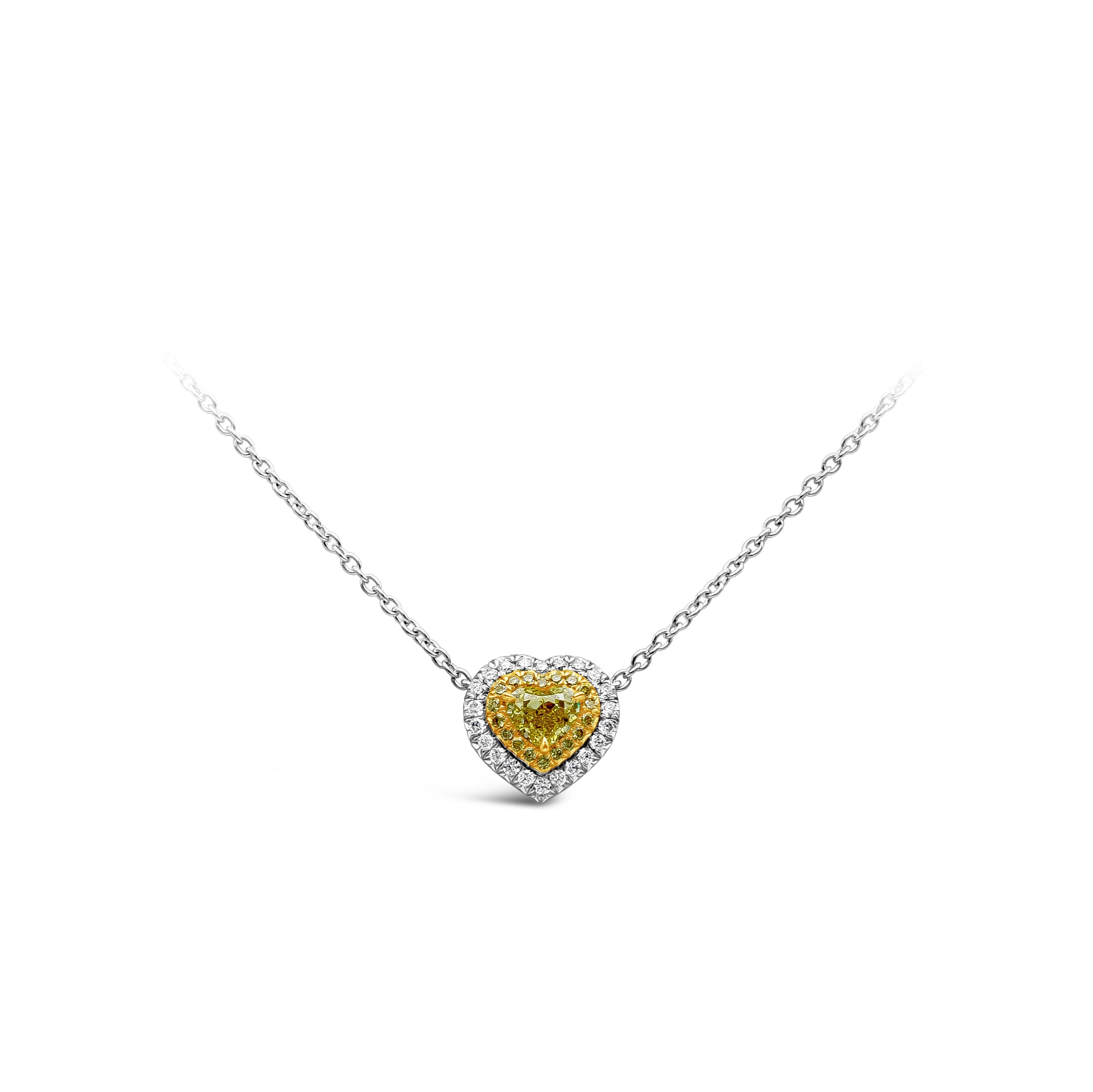 This beautiful pendant features a yellow heart-shape diamond weighing 0.50 carats and has a VS clarity. It is accented by a row of 40 round brilliant diamonds, 18 yellow round and 22 white round respectively, set all around the center stone. Yellow