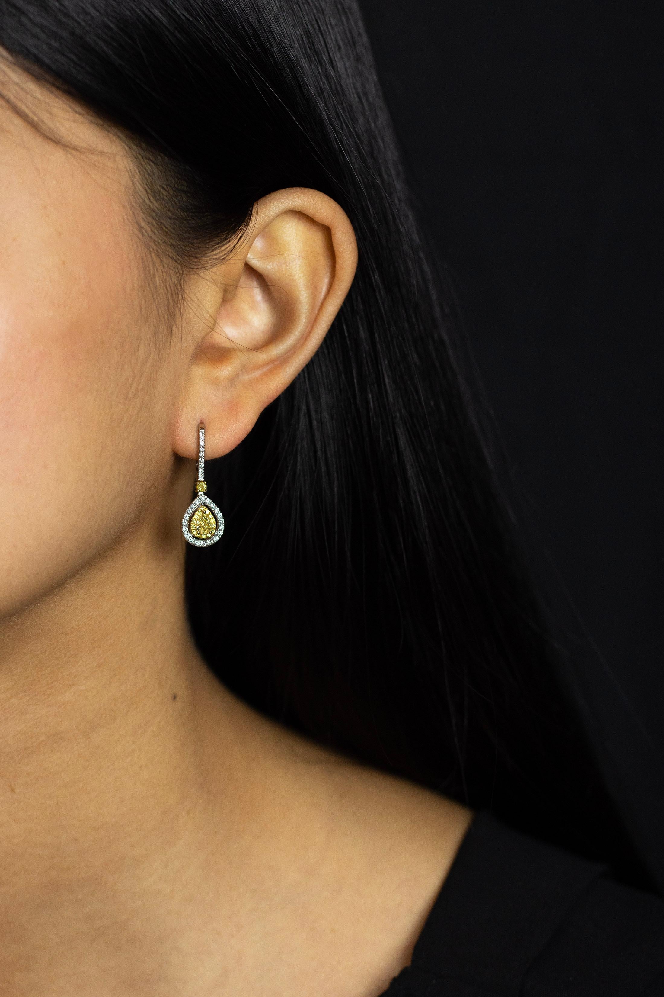 Roman Malakov Pendants d'oreilles en forme de poire avec diamants jaunes fantaisie de 0.84 carat au total Neuf - En vente à New York, NY
