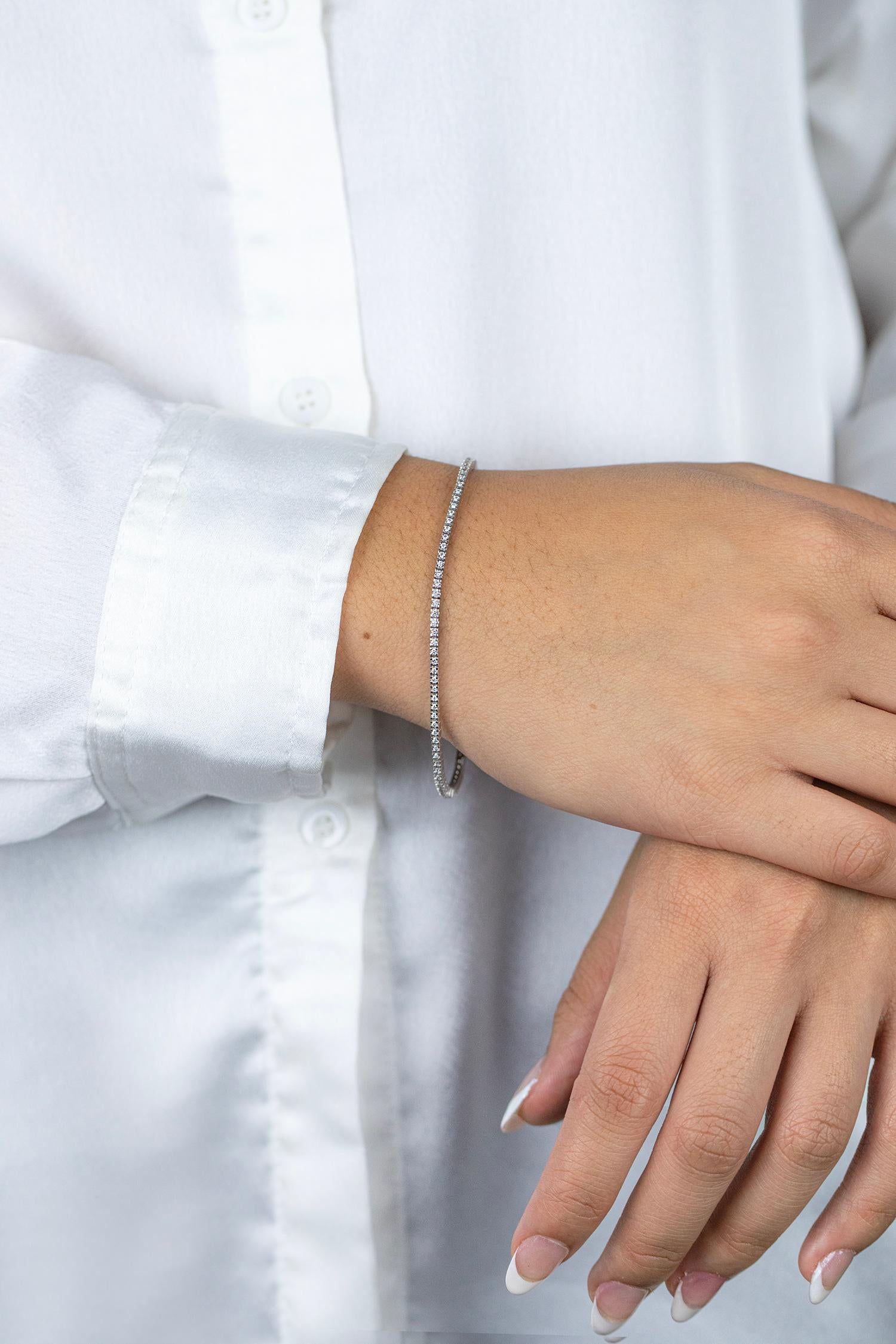 Roman Malakov Pulsera de tenis con diamantes de corte redondo de 0.85 quilates totales en oro blanco Corte redondo en venta