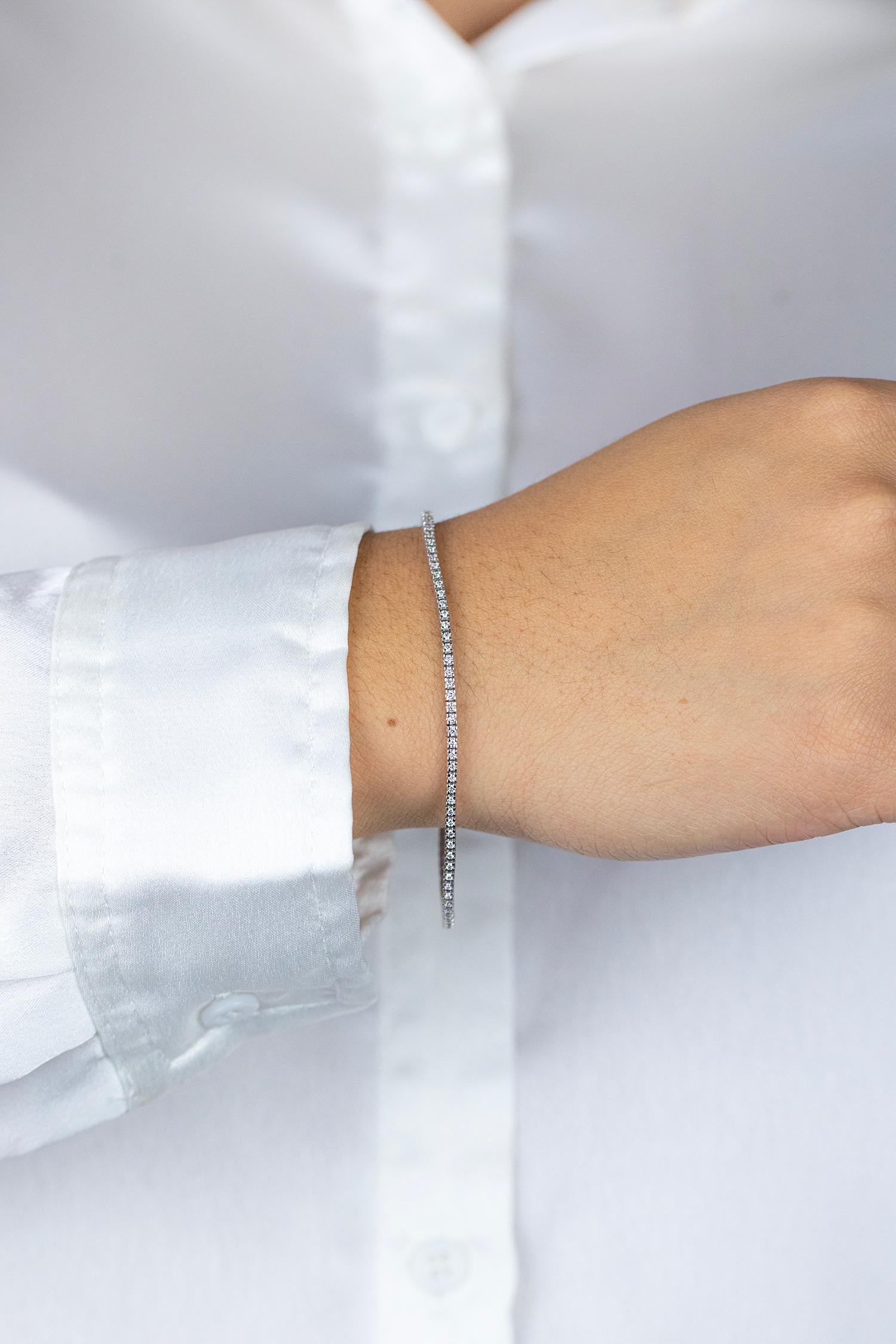 Roman Malakov Pulsera de tenis con diamantes de corte redondo de 0.85 quilates totales en oro blanco en Nuevo estado para la venta en New York, NY