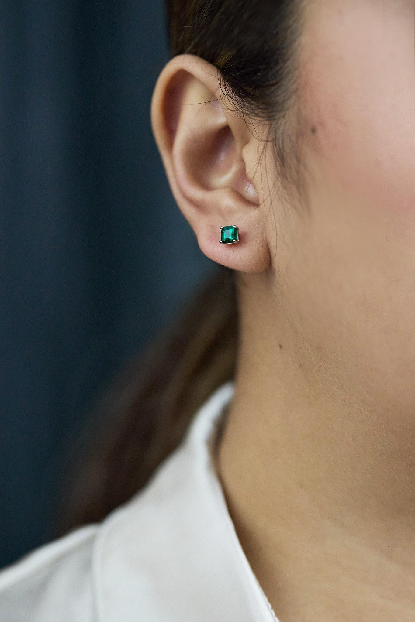 Roman Malakov - Boucles d'oreilles émeraude colombienne de 0,90 carat (taille Asscher) Neuf - En vente à New York, NY