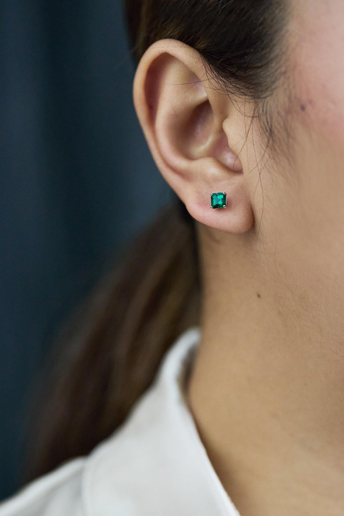 Roman Malakov - Boucles d'oreilles émeraude colombienne de 0,90 carat (taille Asscher) Unisexe en vente