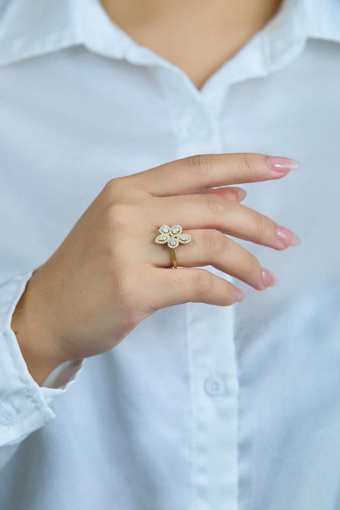 Roman Malakov  Anillo de moda floral con diamantes de talla mixta de 0,90 quilates totales Corte mixto en venta