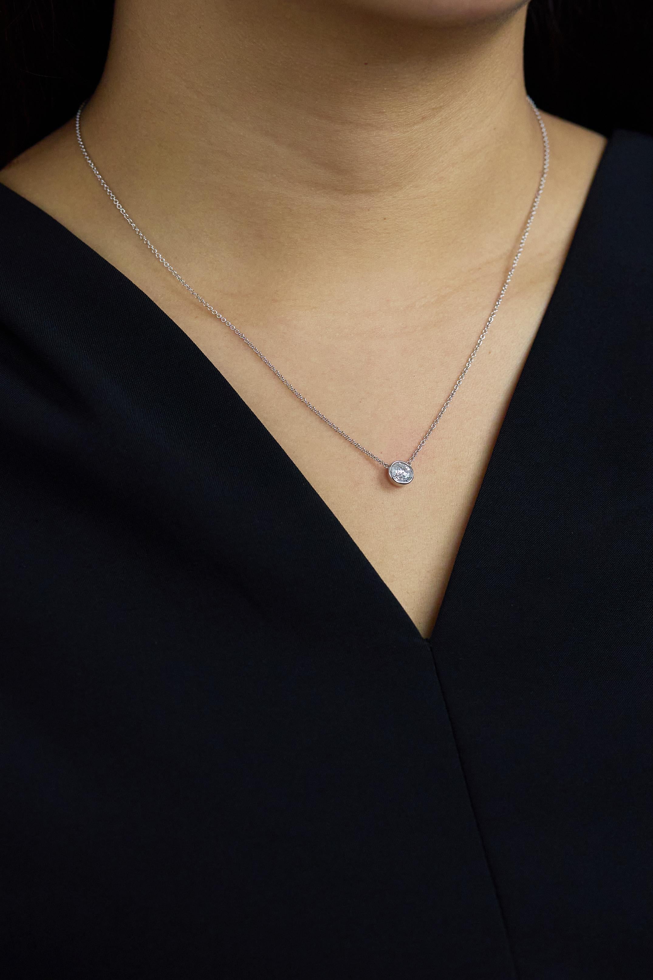 Roman Malakov Diamonds 0,91 carati, collana solitaria con castone e diamanti rotondi e brillanti In condizioni Nuovo in vendita a New York, NY