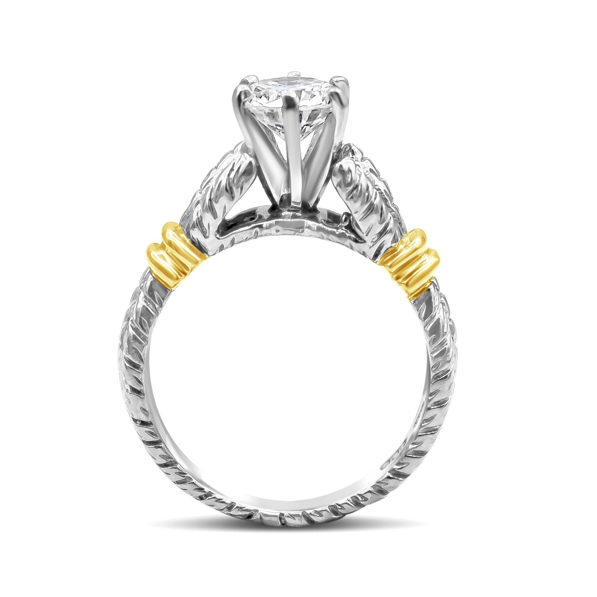 Ein antiker Verlobungsring im römischen Stil mit einem runden Diamanten von 0,91 Karat, Farbe E-F und Reinheit VS2. Hergestellt aus 18K Gelbgold und Platin. Größe 5.5 US

Roman Malakov ist ein Unternehmen, das sich darauf spezialisiert hat, alles zu