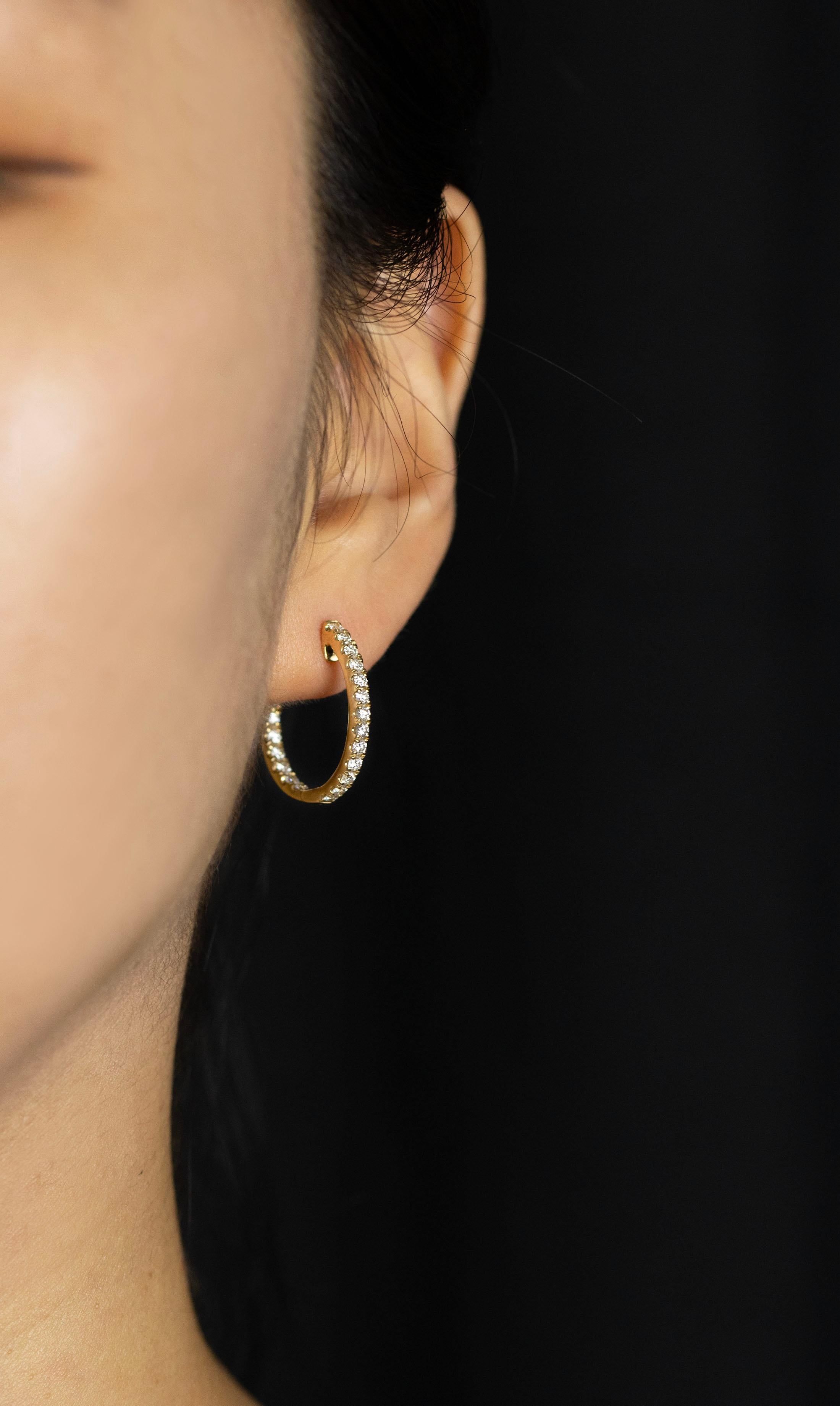 Women's Roman Malakov 0.91 Carats Total Brilliant Round Shape Diamond Hoop Earrings For Sale