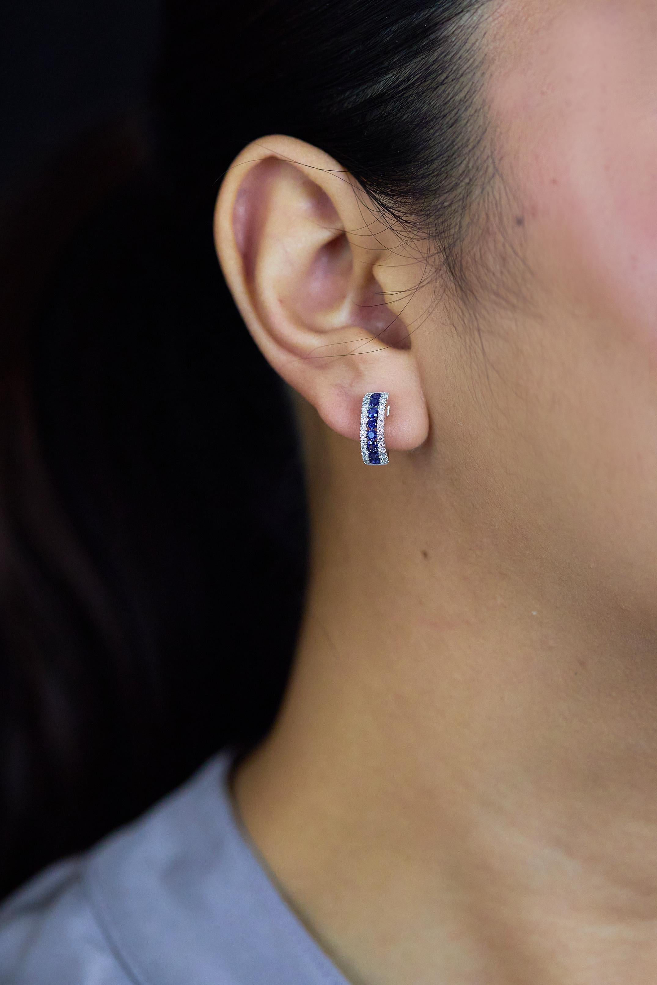 Roman Malakov 0.93 Carat Total Sapphire & Diamond Huggie Earrings in White Gold In New Condition For Sale In New York, NY