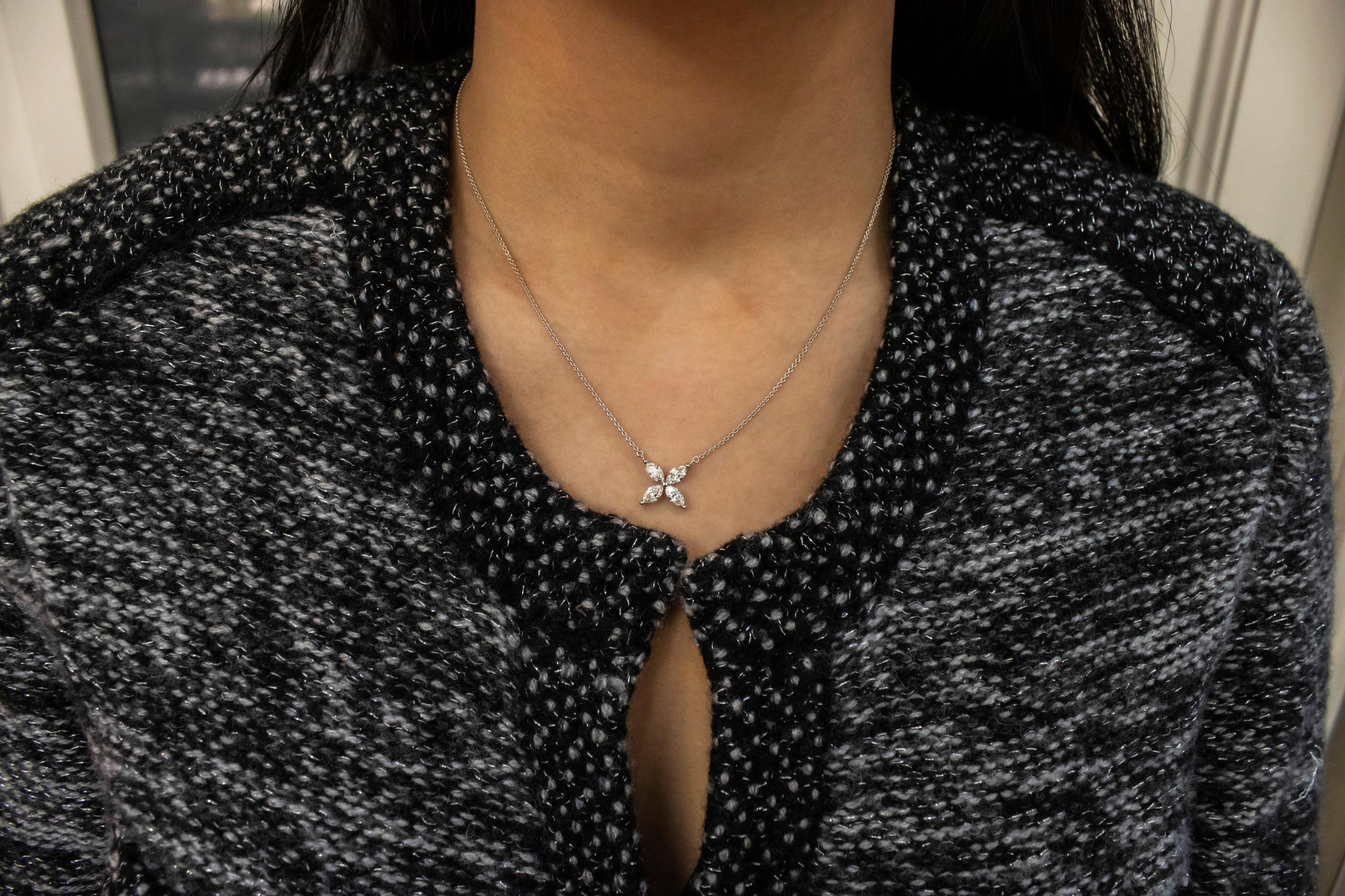 Taille Marquise Roman Malakov, collier à pendentif en diamants taille marquise de 0,93 carat au total en vente