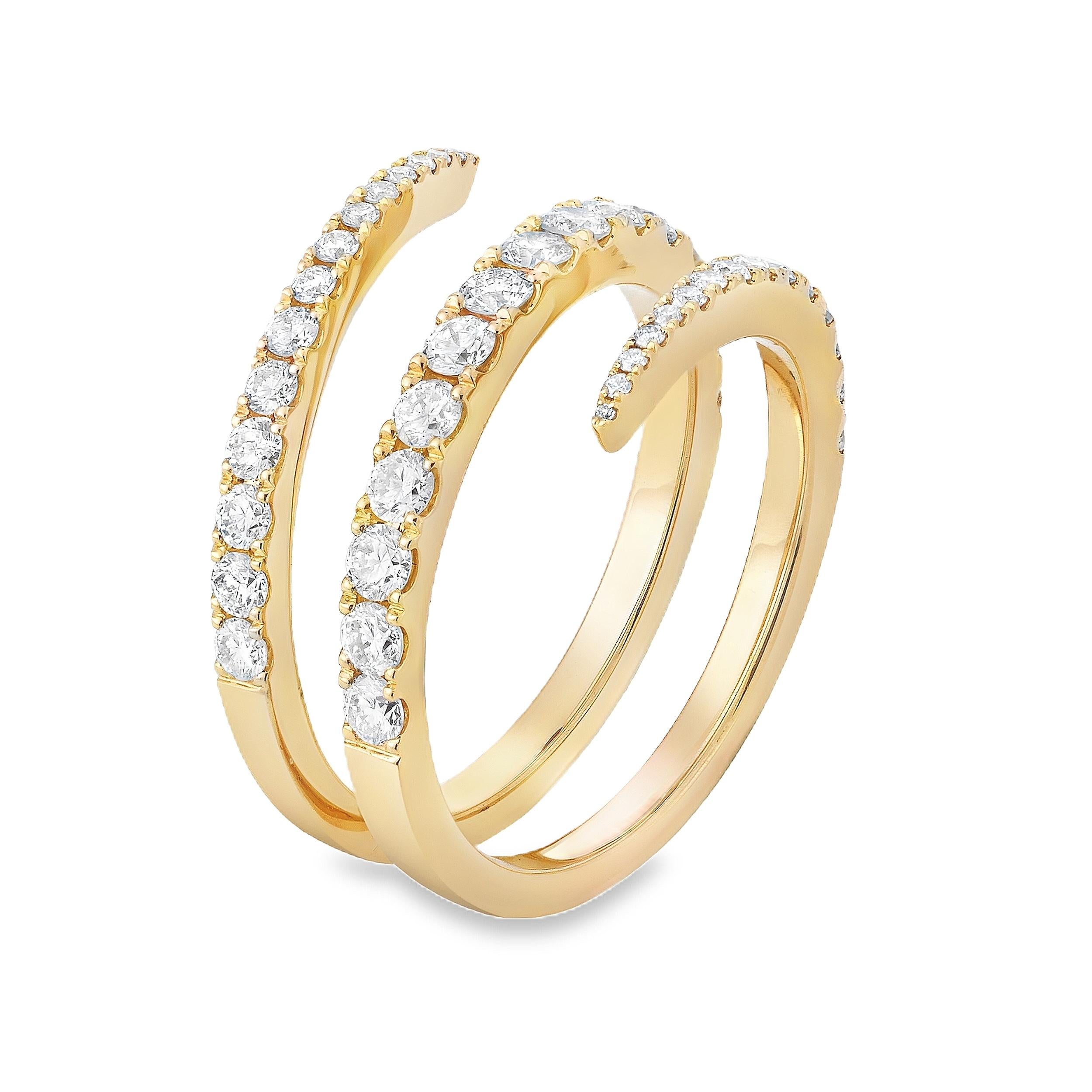 Ein eleganter Modering mit drei Reihen von 45 Diamanten im Rundschliff mit einem Gesamtgewicht von 0,94 Karat, die in einem wirbelnden Design gefasst sind, das sich elegant um Ihren Finger wickelt. Fein gemacht mit 18K Gelbgold. Größe 6.5