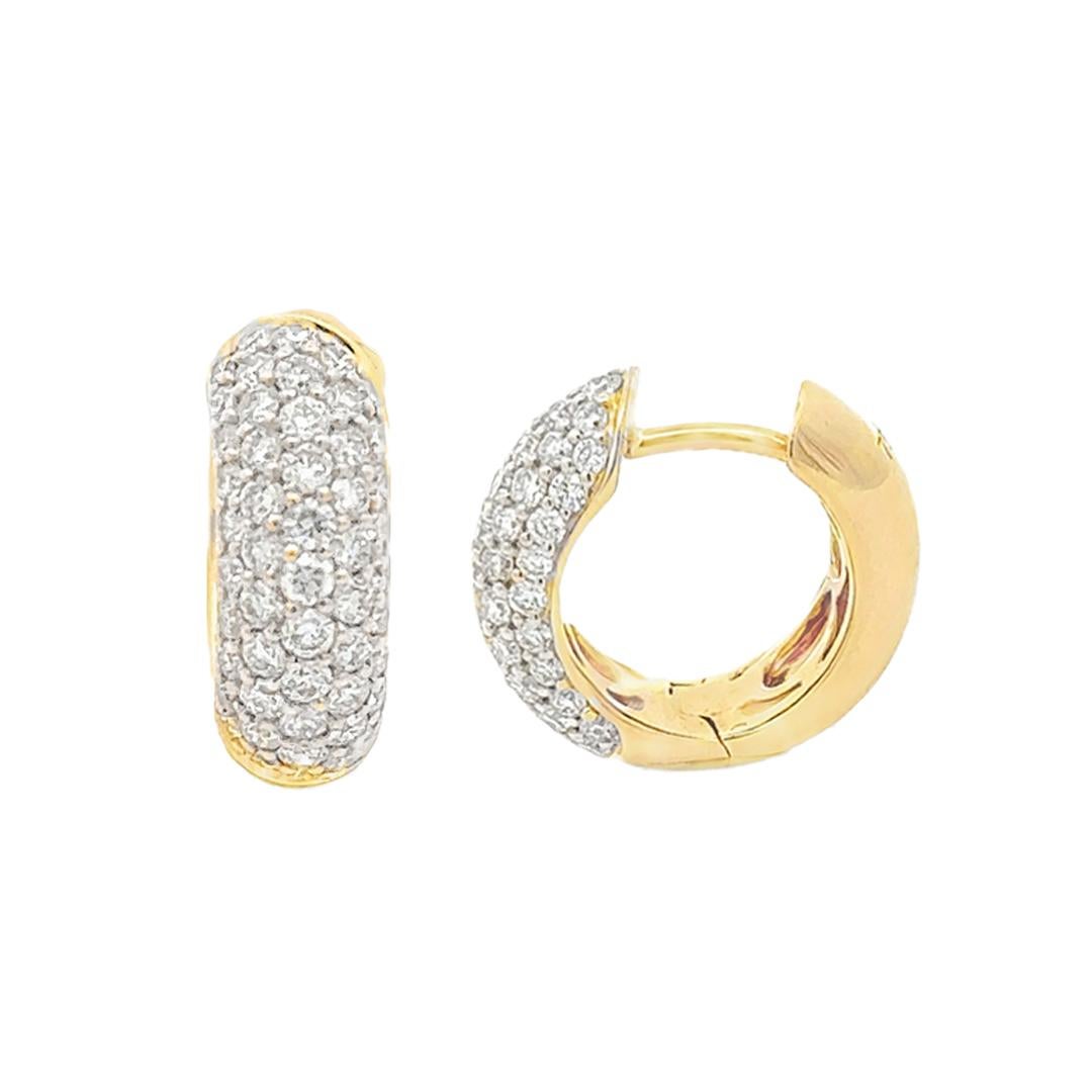 Contemporain Roman Malakov, boucles d'oreilles huggies en or jaune avec diamants taille ronde de 0,94 carat au total en vente