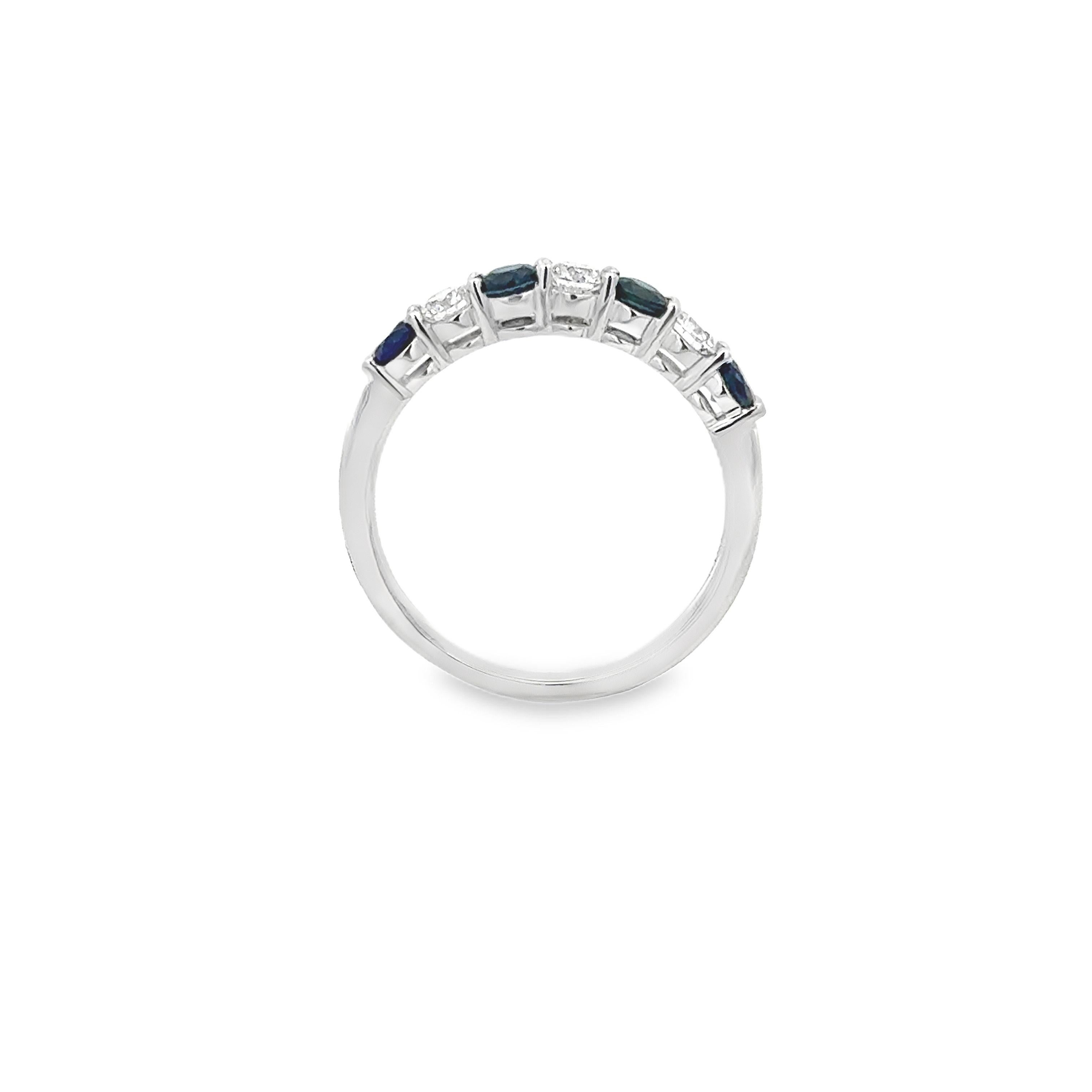 Contemporaneo Roman Malakov Diamonds 0,96 carati, zaffiro taglio rotondo e anello a sette pietre con diamanti in vendita