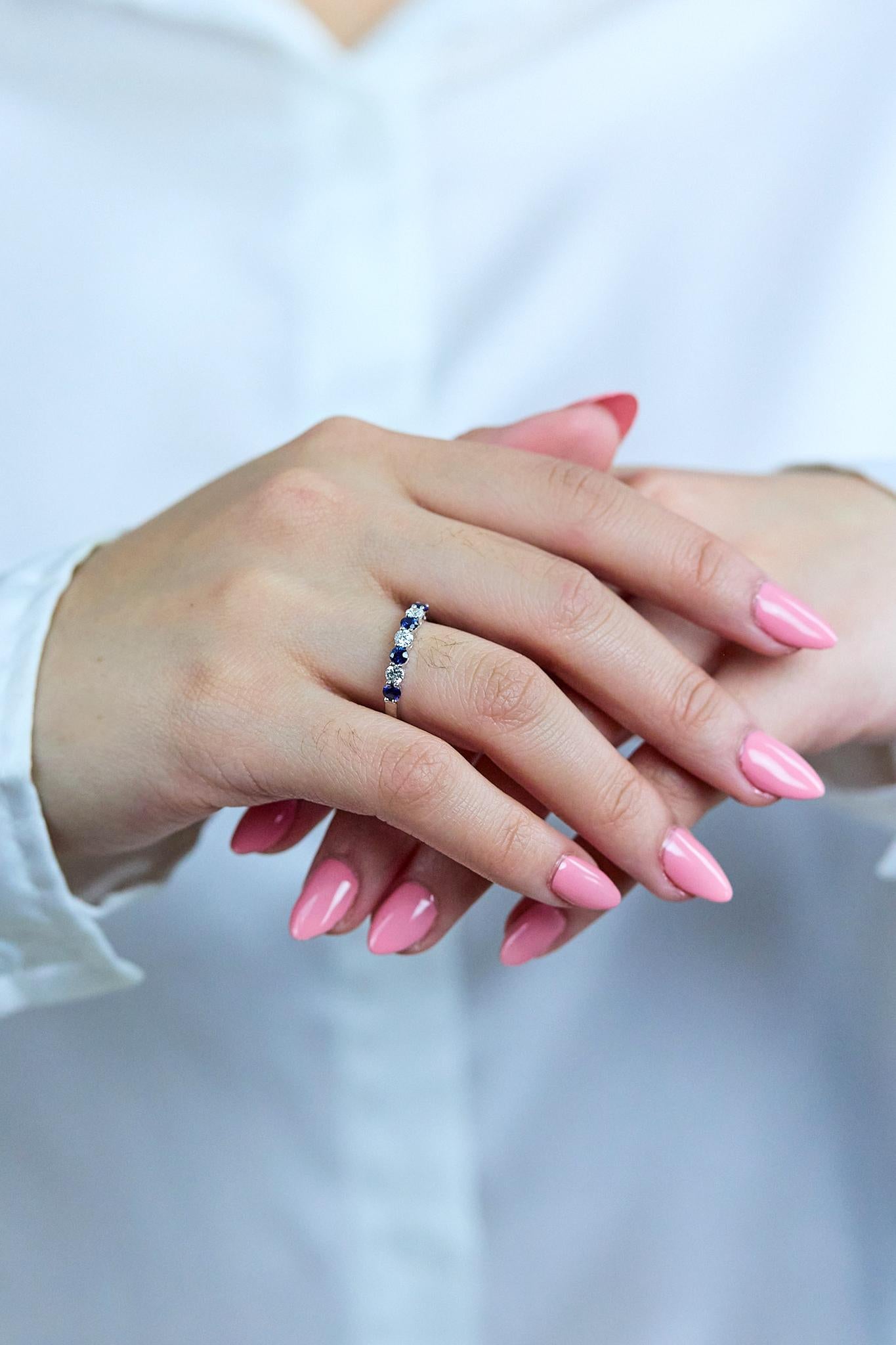 Roman Malakov Diamonds 0,96 carati, zaffiro taglio rotondo e anello a sette pietre con diamanti In condizioni Nuovo in vendita a New York, NY