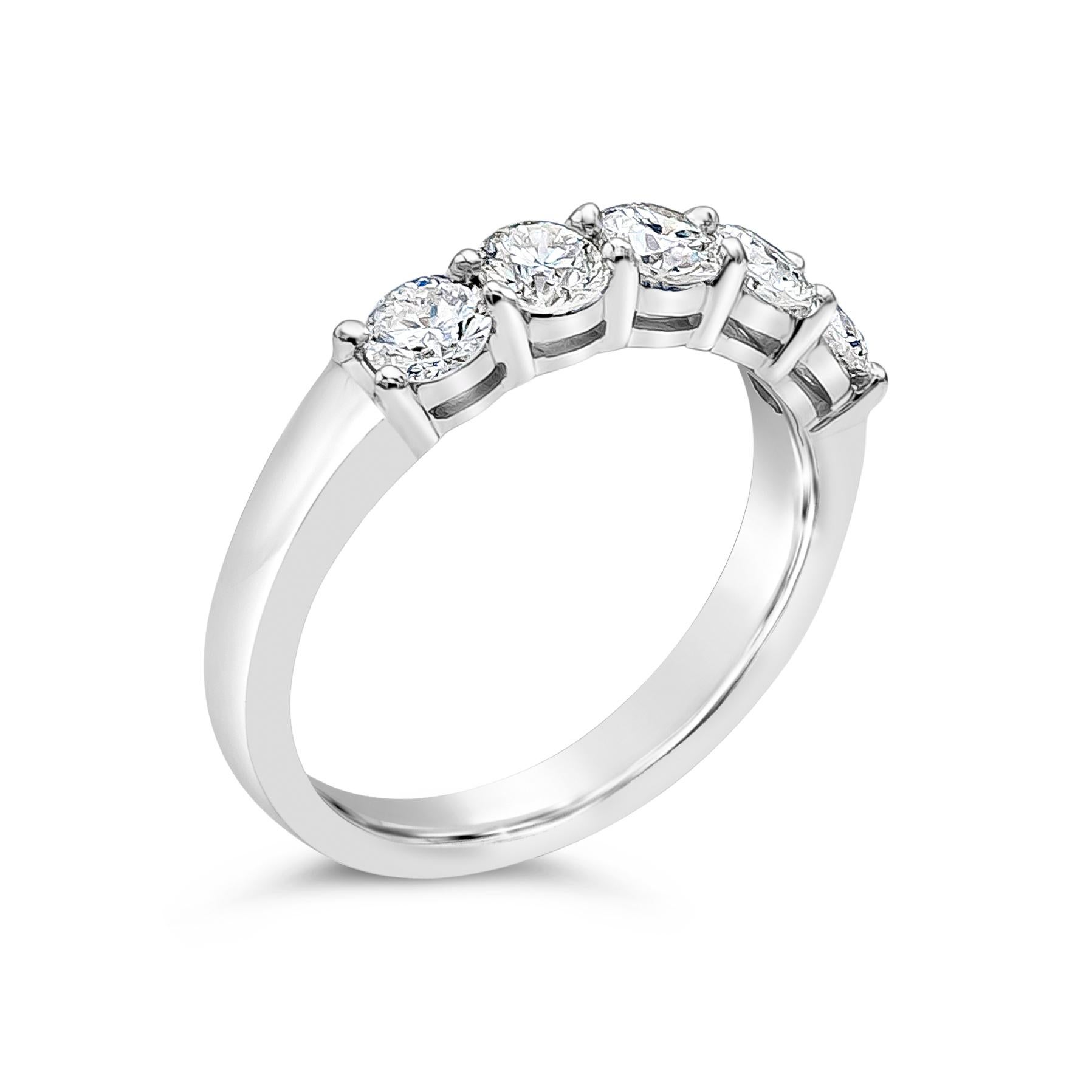 Roman Malakov 1.00 Karat insgesamt runde Diamanten Fünf-Stein-Hochzeitsring für Damen oder Herren im Angebot
