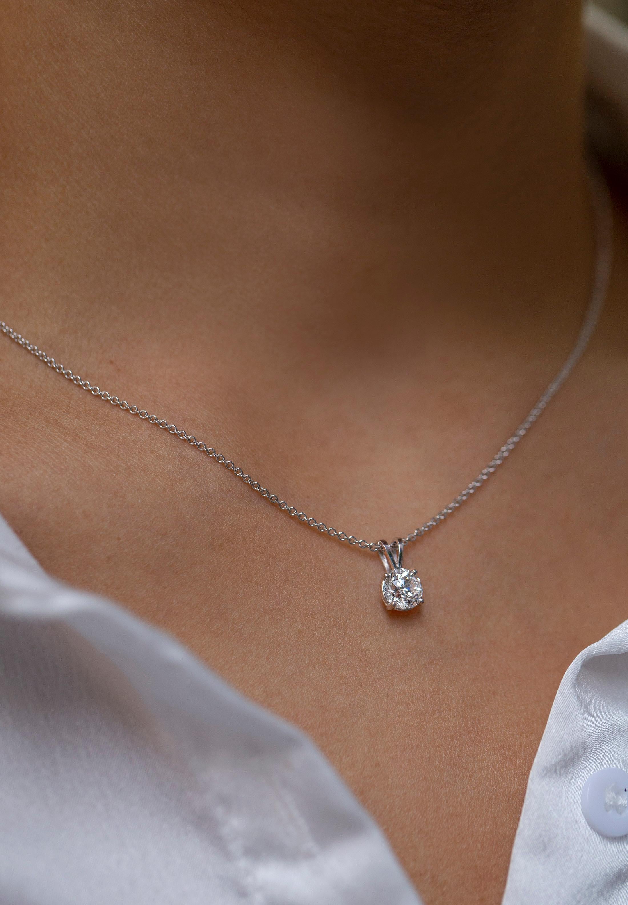 Roman Malakov, collier pendentif solitaire en diamants taille ronde brillants de 1.00 carat Neuf - En vente à New York, NY