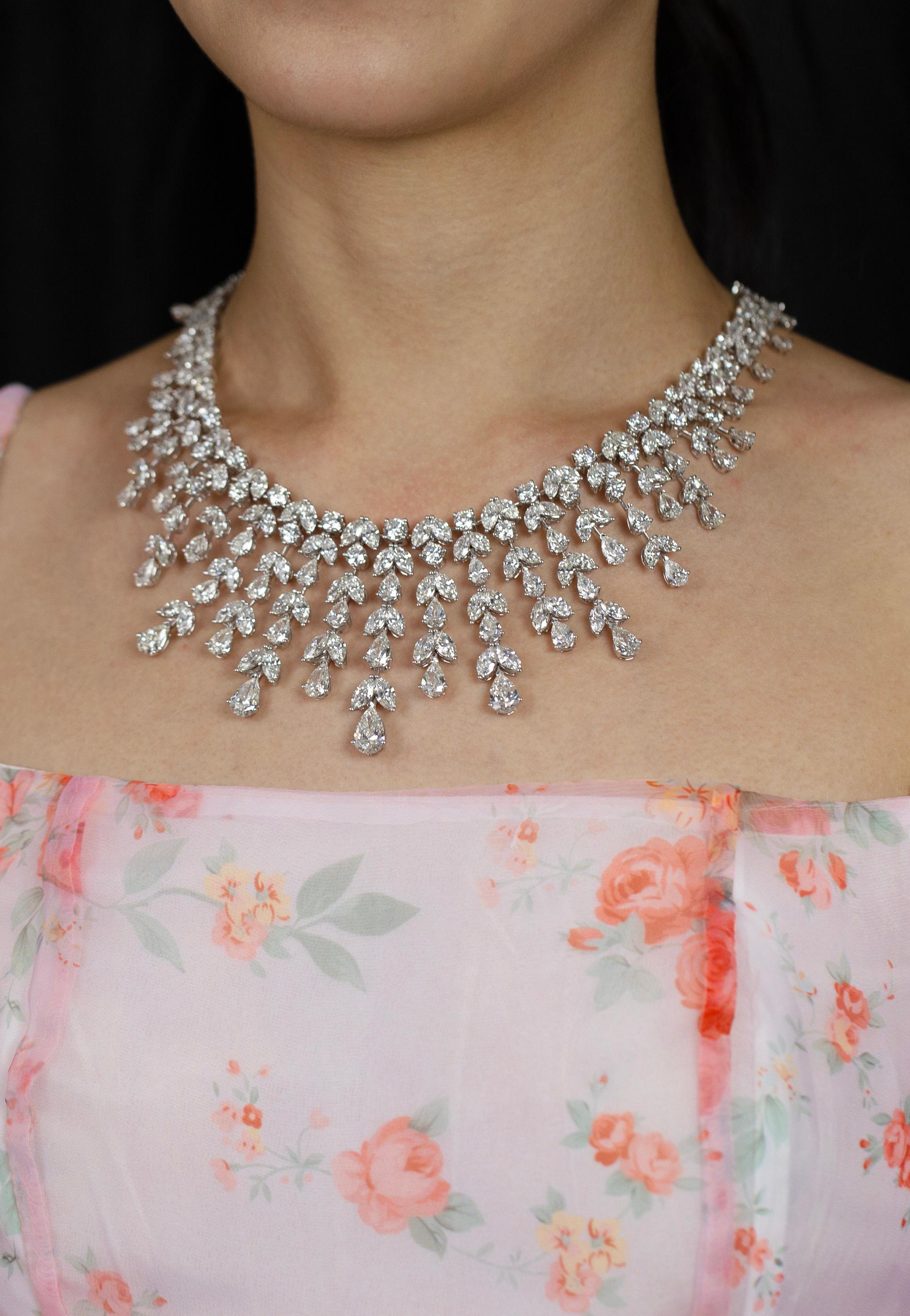 Roman Malakov Collar de flecos de diamantes de talla mixta graduada de 100,19 quilates totales en Nuevo estado para la venta en New York, NY