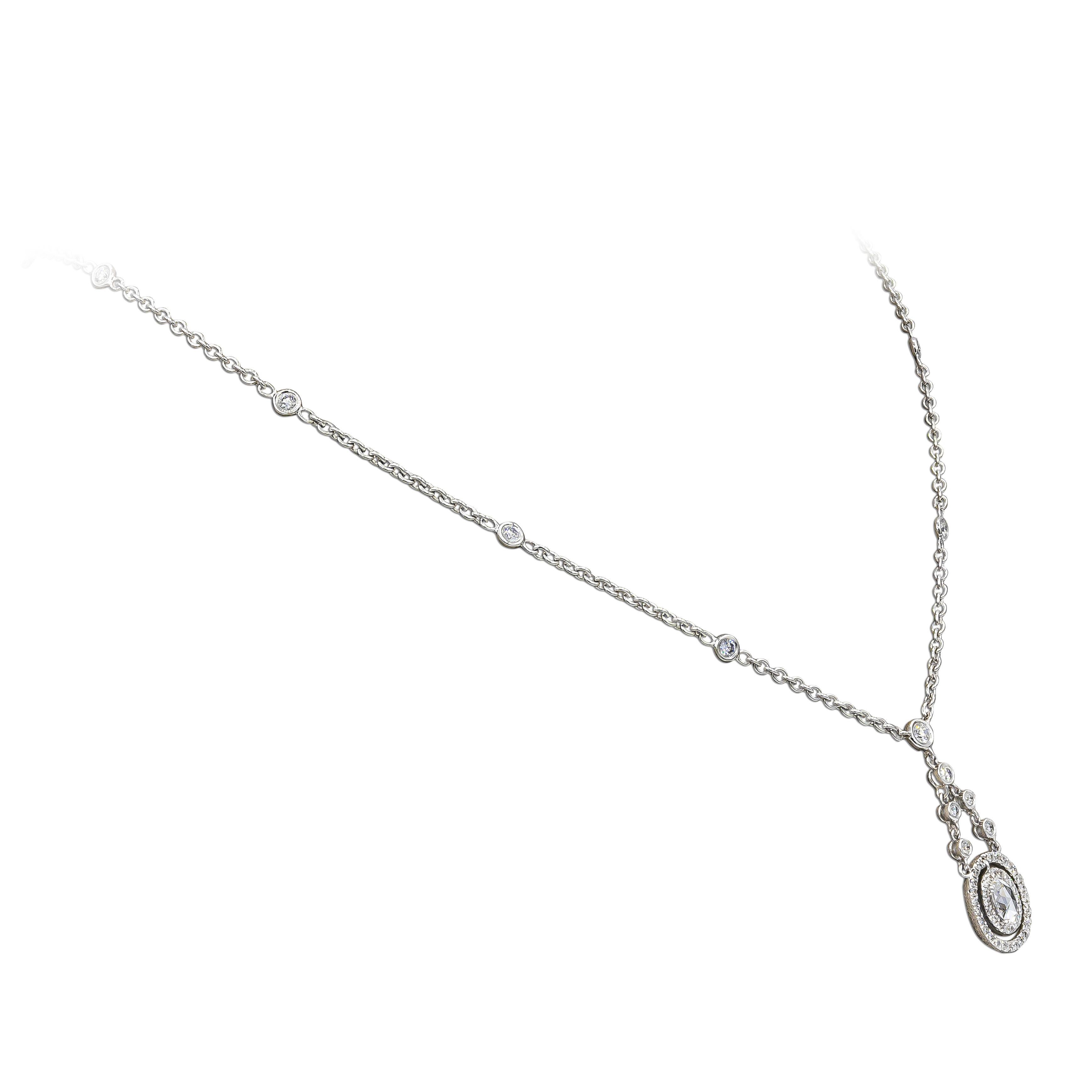 Contemporain Roman Malakov, collier pendentif avec halo de diamants ovales et ronds de 1,01 carat au total en vente