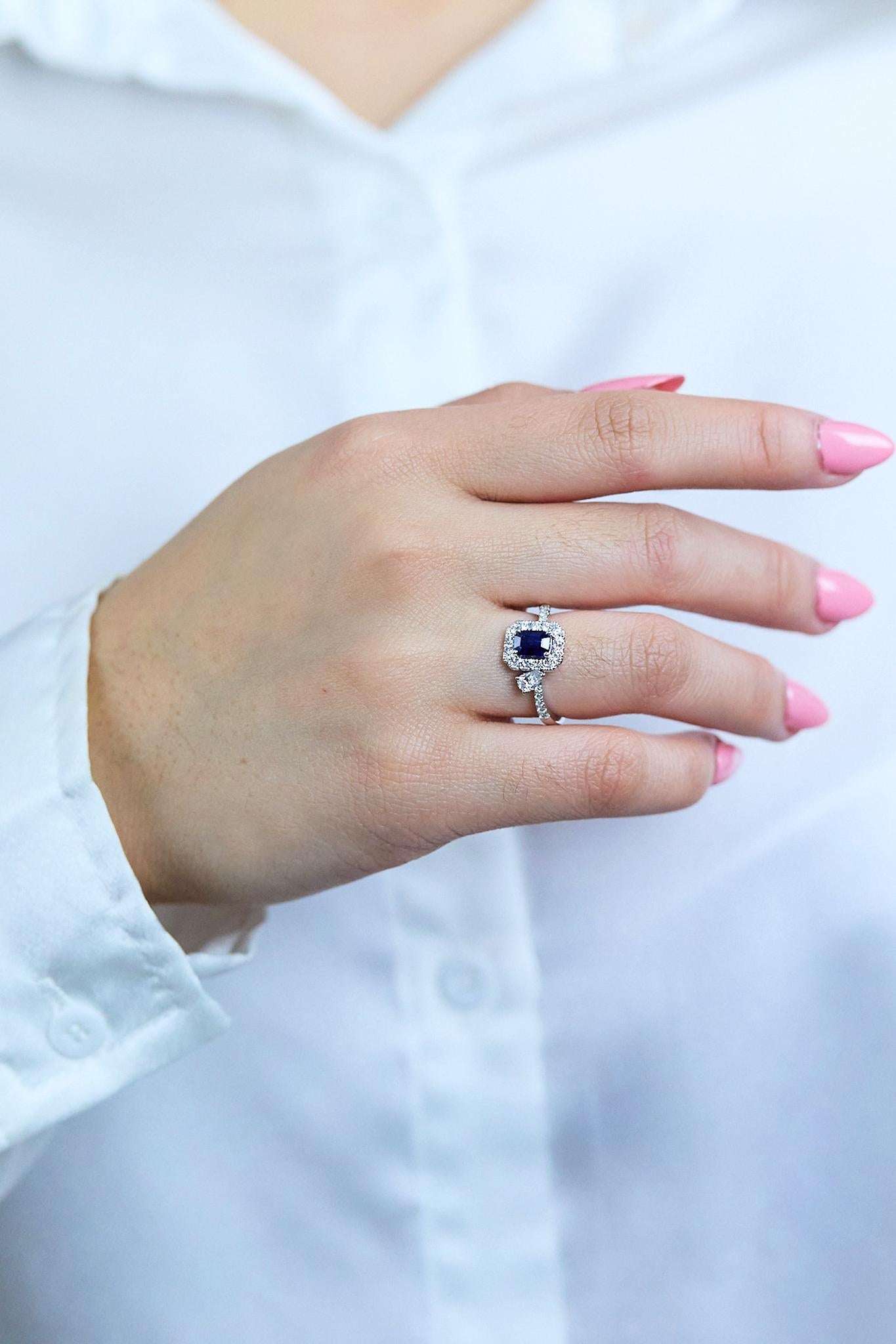 Roman Malakov 1.01 Carats Emerald Cut Sapphire & Diamond Halo Engagement Ring For Sale 2