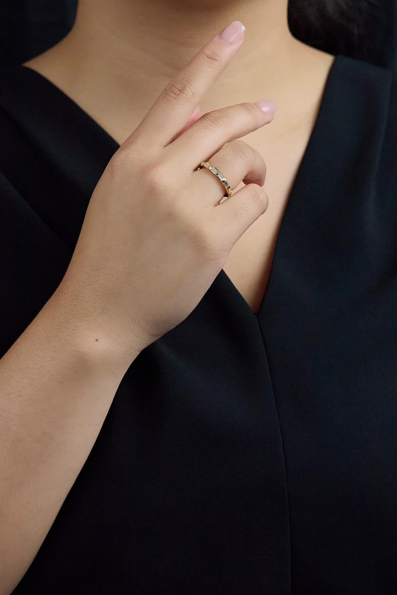 Roman Malakov Alianza de boda de eternidad con diamantes talla baguette de 1.01 quilates totales en Nuevo estado para la venta en New York, NY