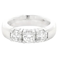 Roman Malakov, alliance à trois pierres avec diamants ronds et brillants de 1.01 carats au total