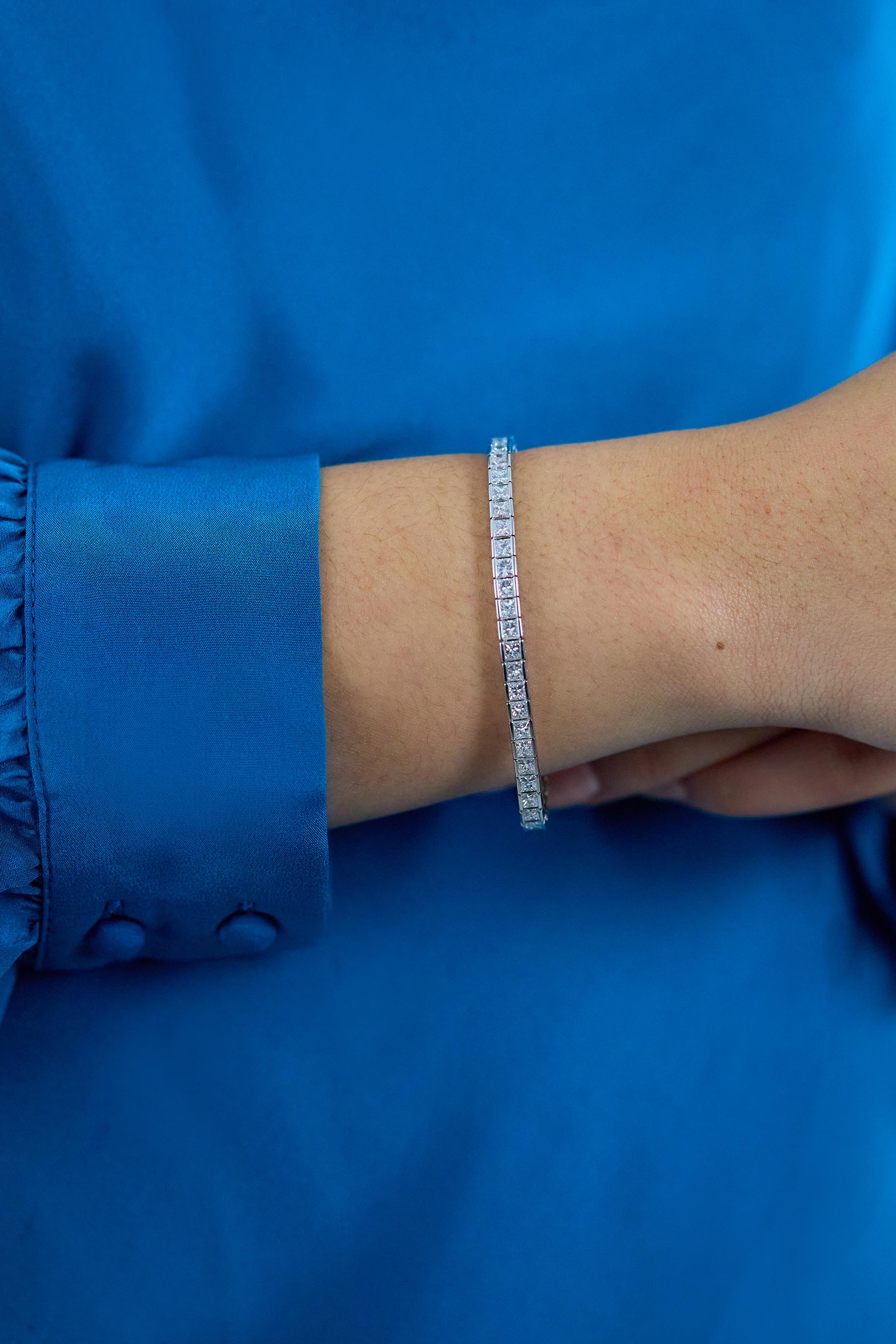 Taglio princess Roman Malakov Diamonds, 10.18 carati totali di diamanti taglio principessa incastonati a canale, Bracciale Tennis in vendita