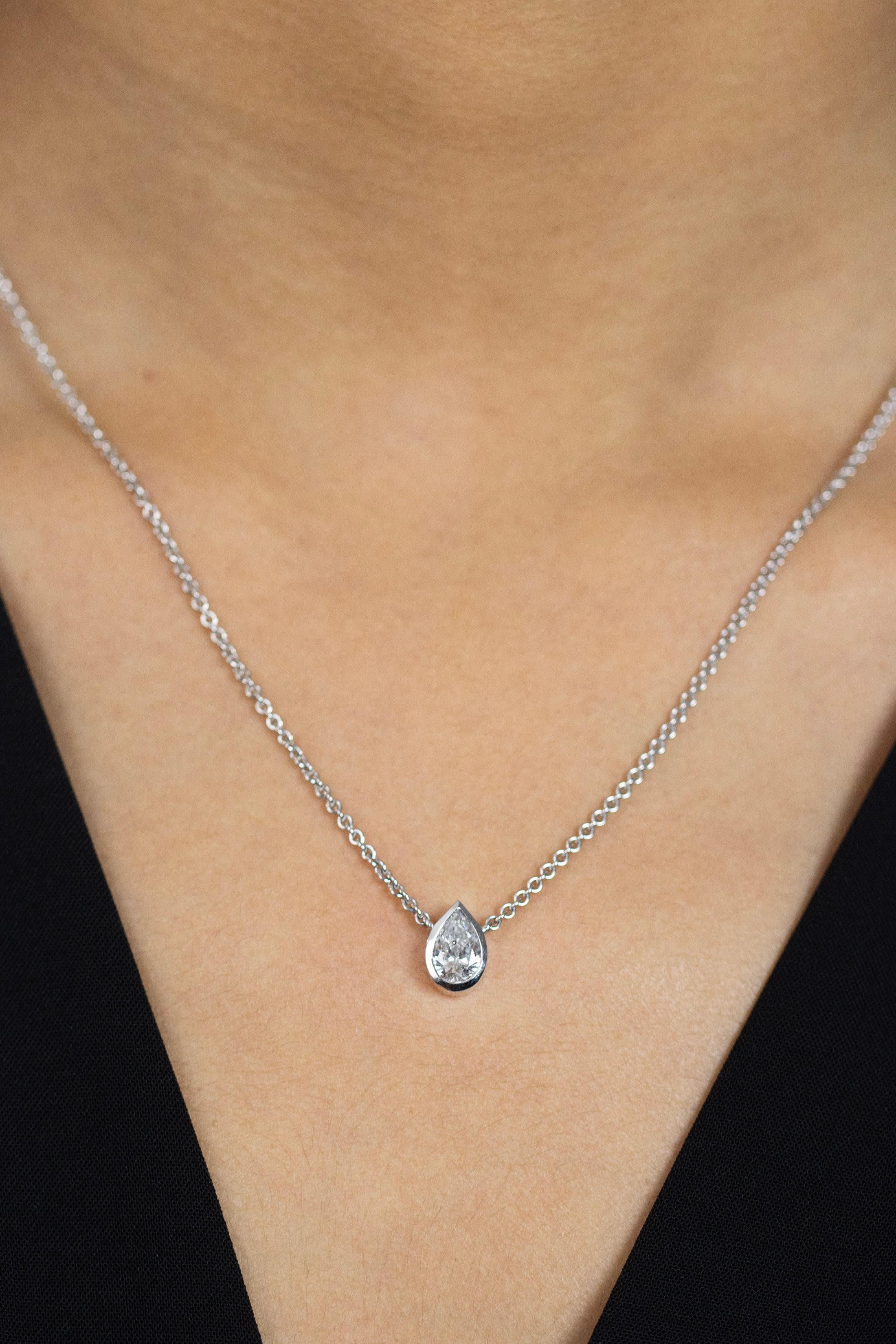 Roman Malakov, collier pendentif solitaire en diamants en forme de poire de 1,02 carat Neuf - En vente à New York, NY
