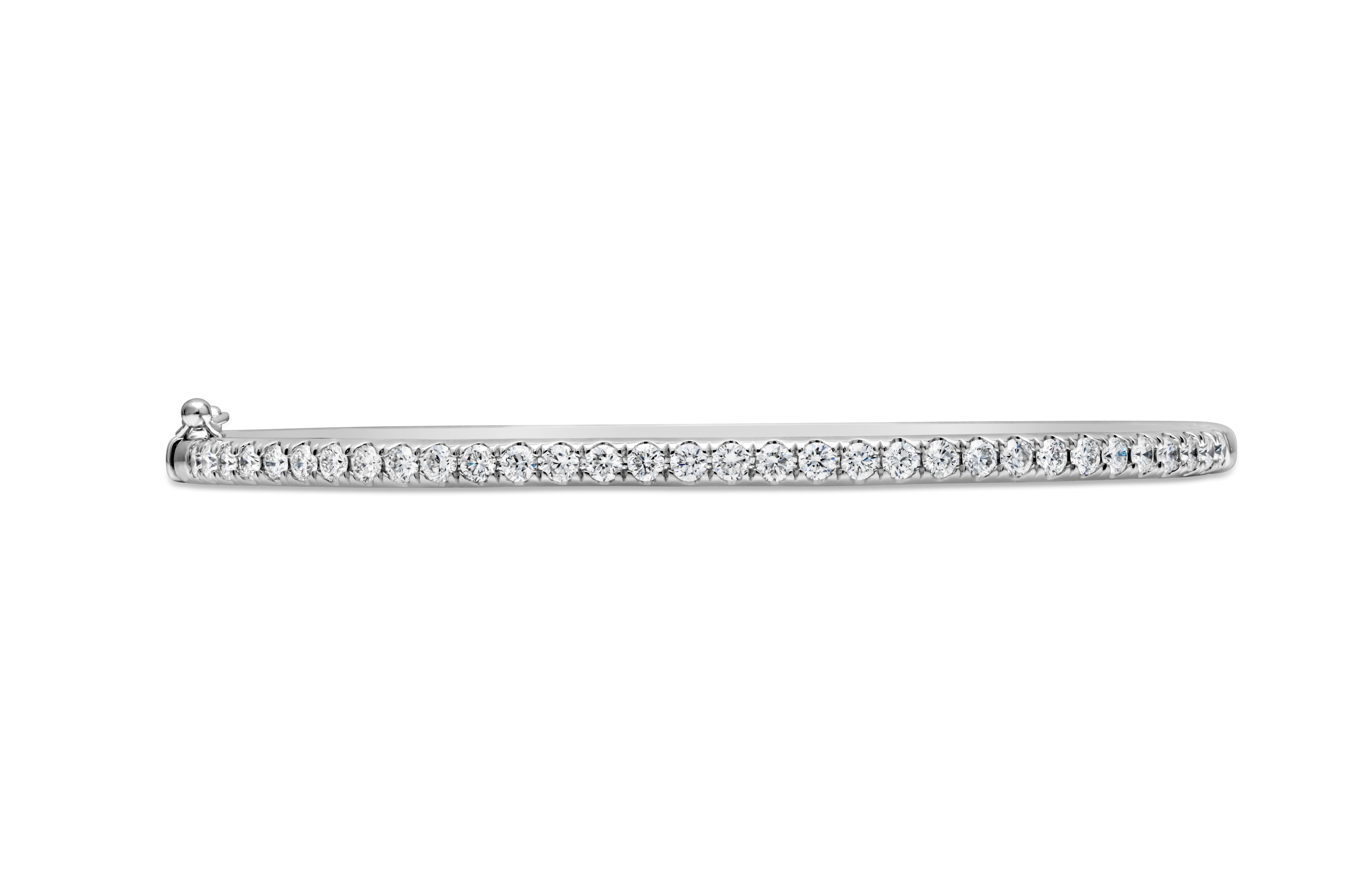 Contemporary Roman Malakov 1.02 Carats Total Brilliant Round Cut Diamond Bangle Bracelet For Sale