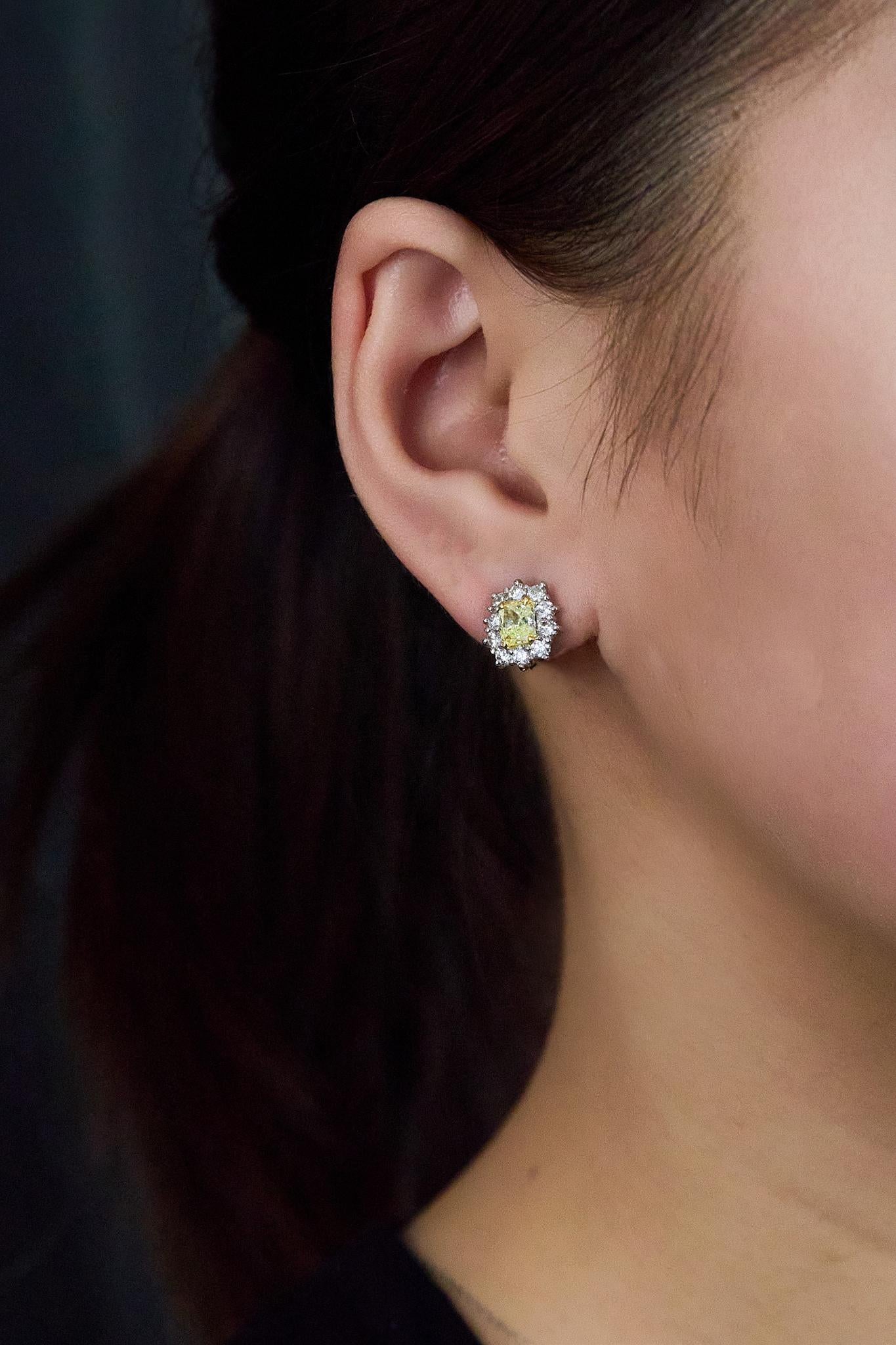 Roman Malakov Diamonds Boucles d'oreilles halo en diamant jaune taille radiant de 1,02 carats au total Neuf - En vente à New York, NY