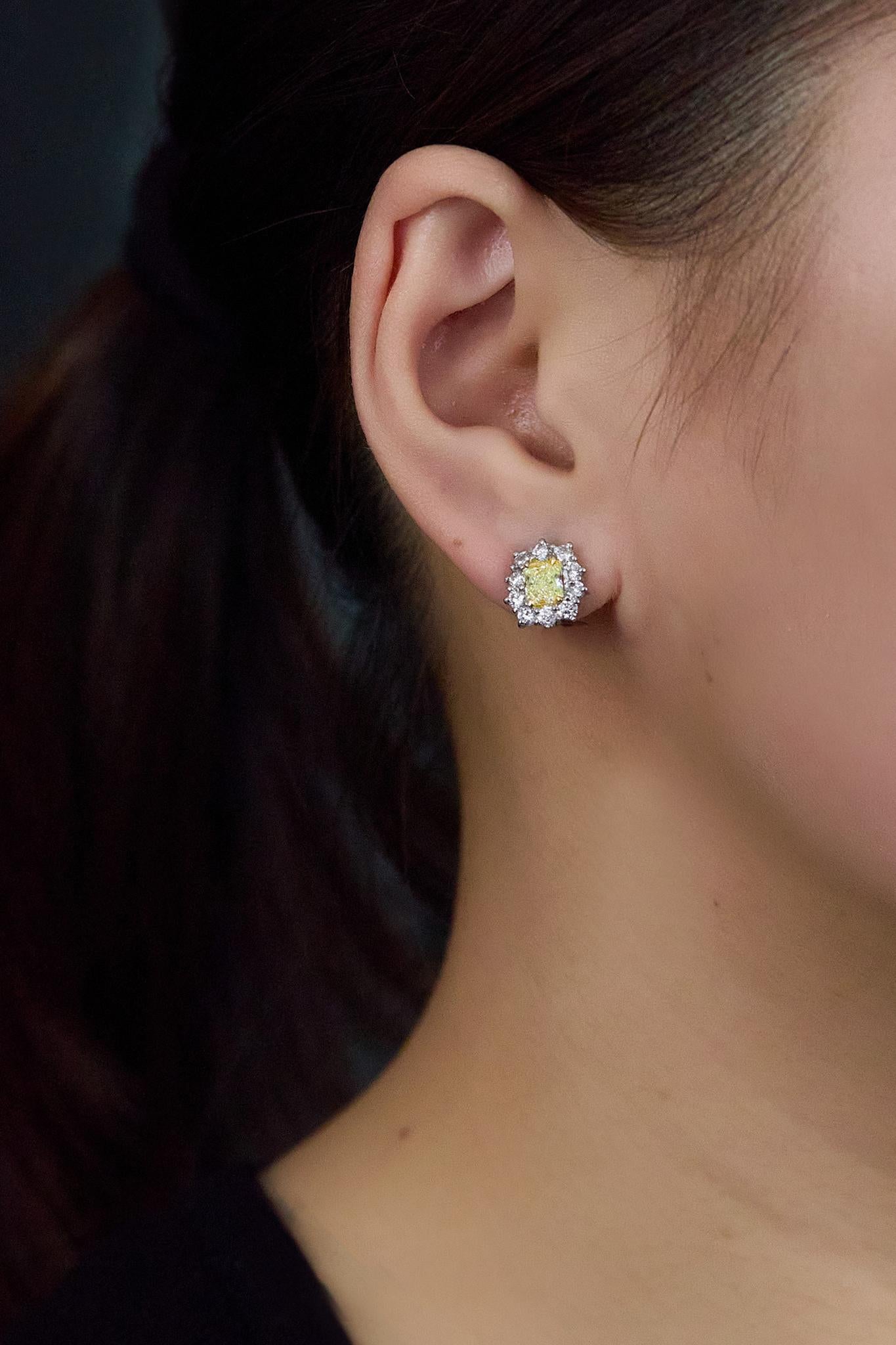Roman Malakov Diamonds Boucles d'oreilles halo en diamant jaune taille radiant de 1,02 carats au total Pour femmes en vente