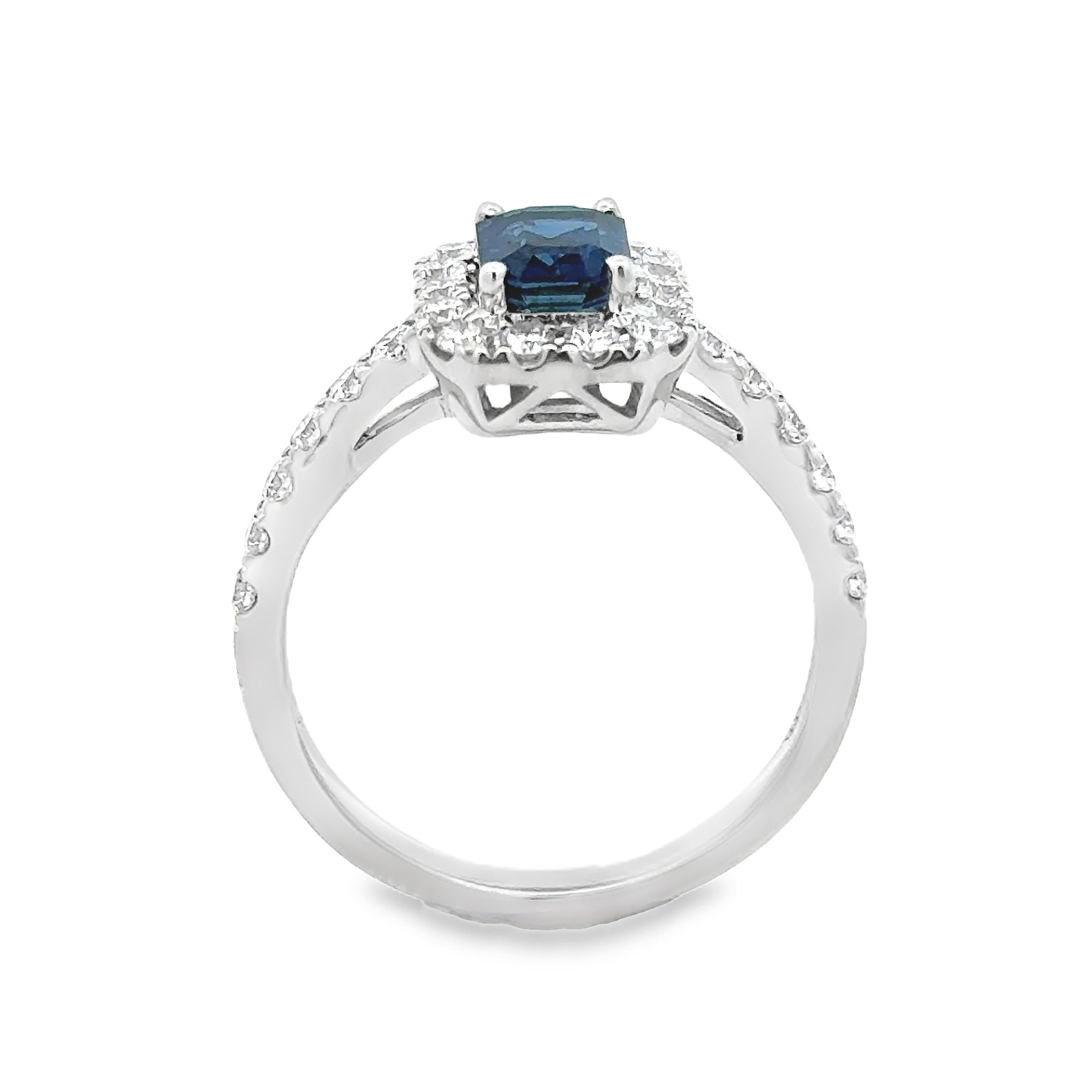Contemporaneo Roman Malakov Diamonds 1,03 carati, zaffiro taglio smeraldo e anello di fidanzamento con diamante a forma di aureola in vendita