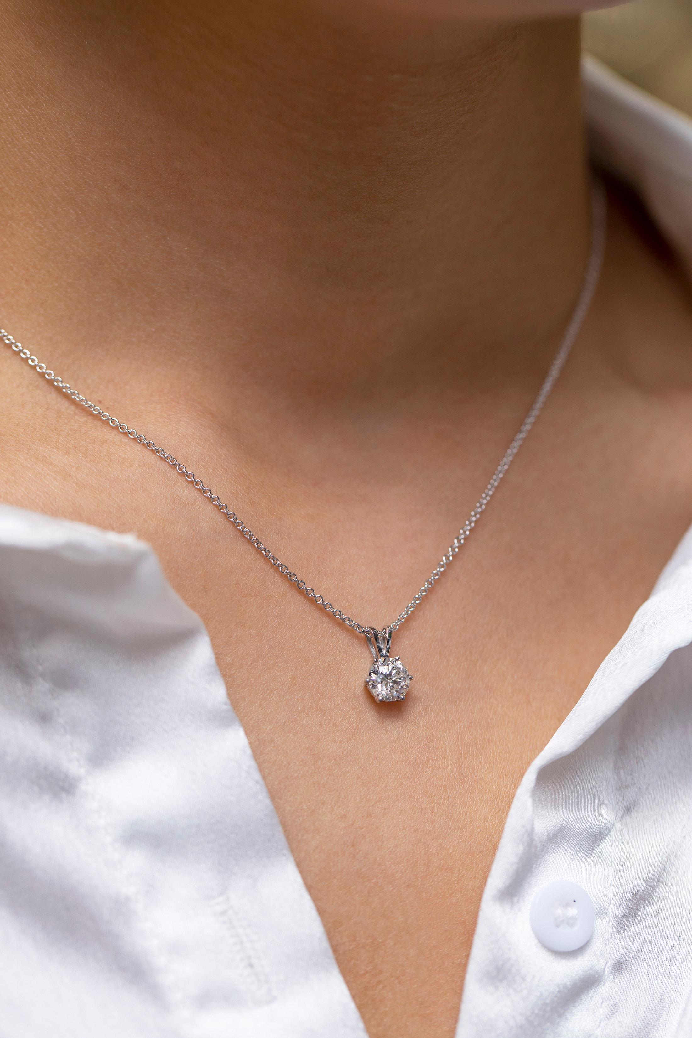 Taille ronde Roman Malakov, collier pendentif solitaire en diamants taille ronde brillants de 1.05 carat en vente