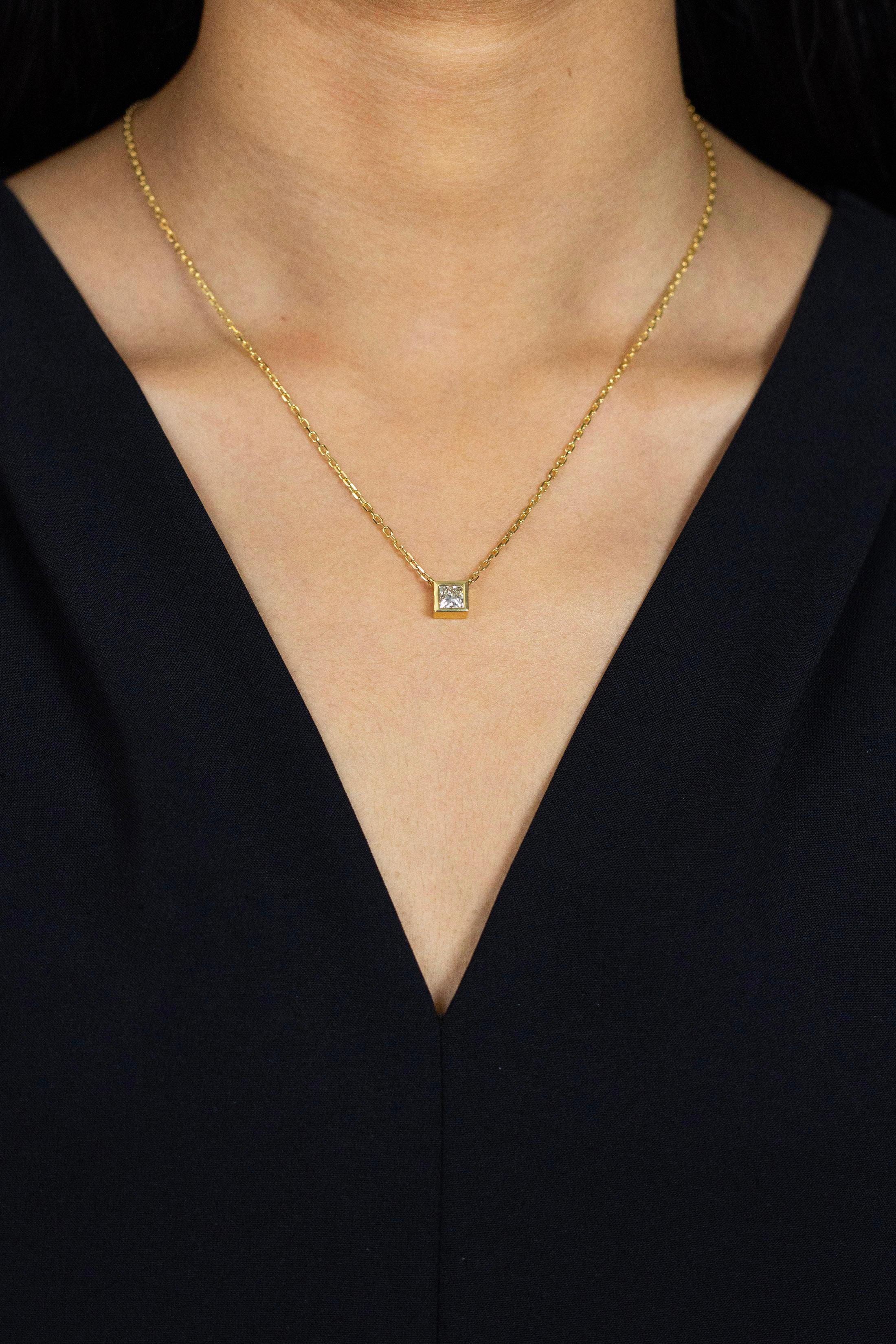 Contemporaneo Roman Malakov Diamonds Collana con ciondolo solitario di diamanti taglio principessa da 1,07 carati in vendita