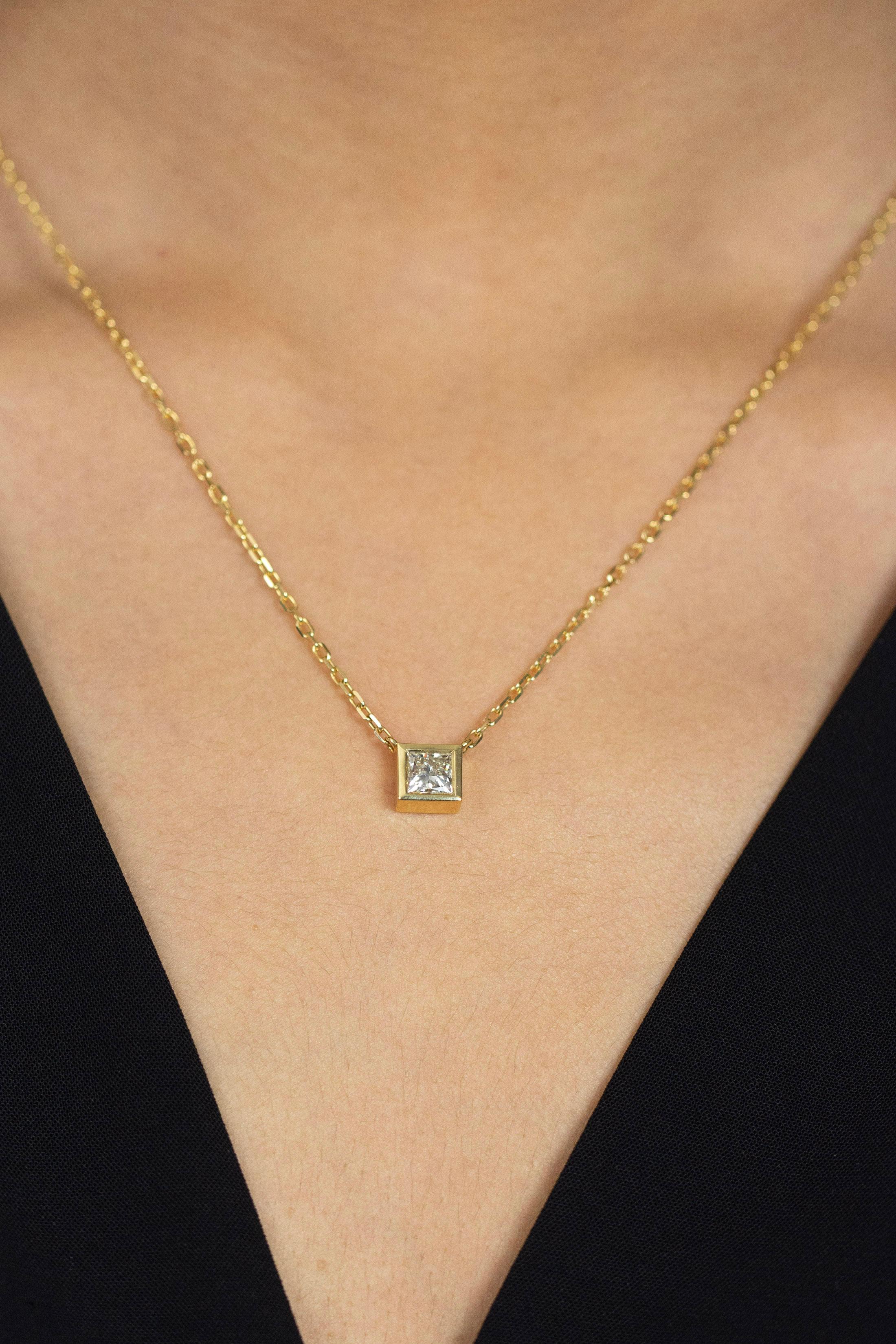 Taglio princess Roman Malakov Diamonds Collana con ciondolo solitario di diamanti taglio principessa da 1,07 carati in vendita