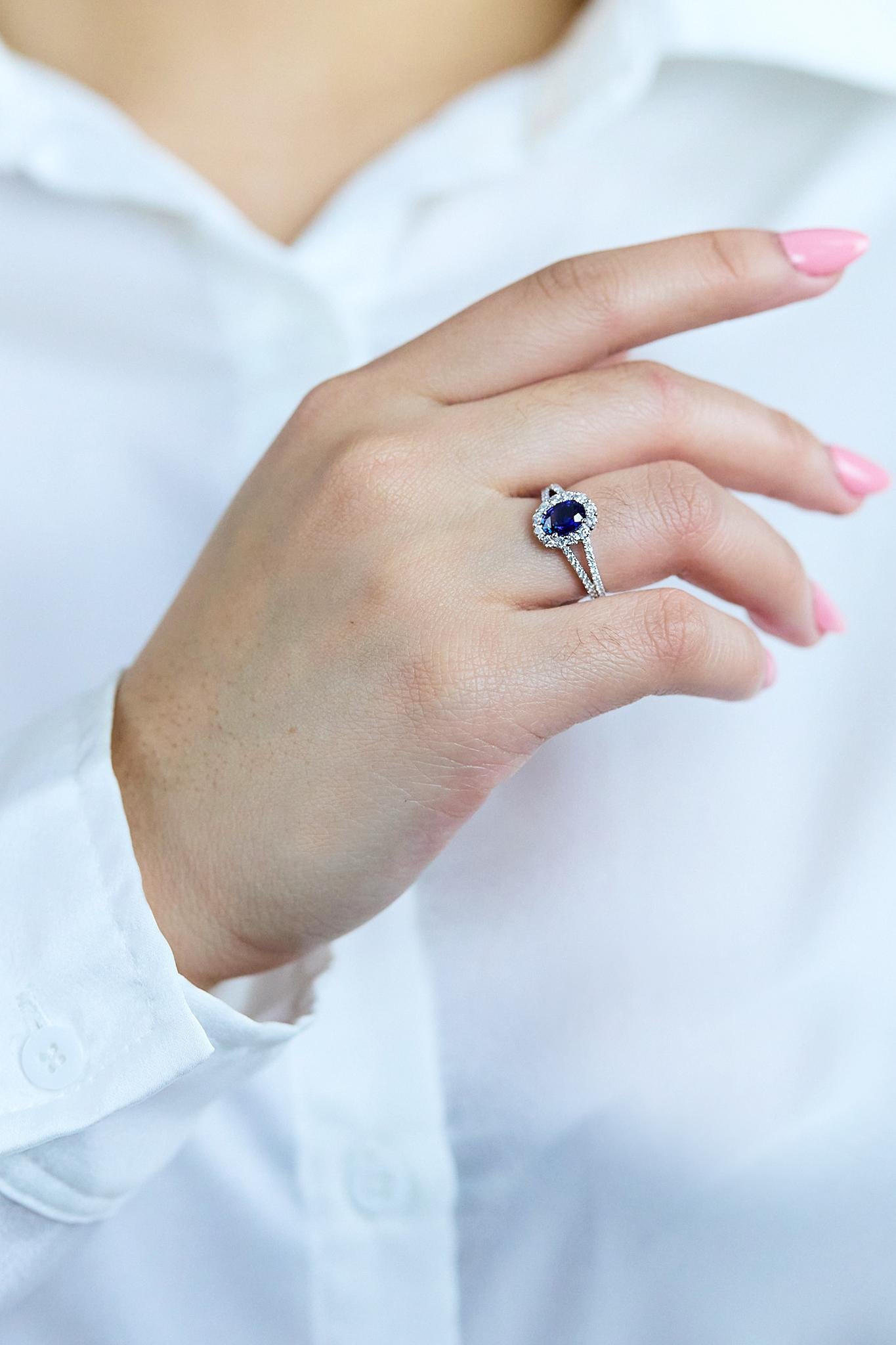 Roman Malakov 1.08 Carats Oval Cut Sapphire & Diamond Halo Engagement Ring In New Condition For Sale In New York, NY