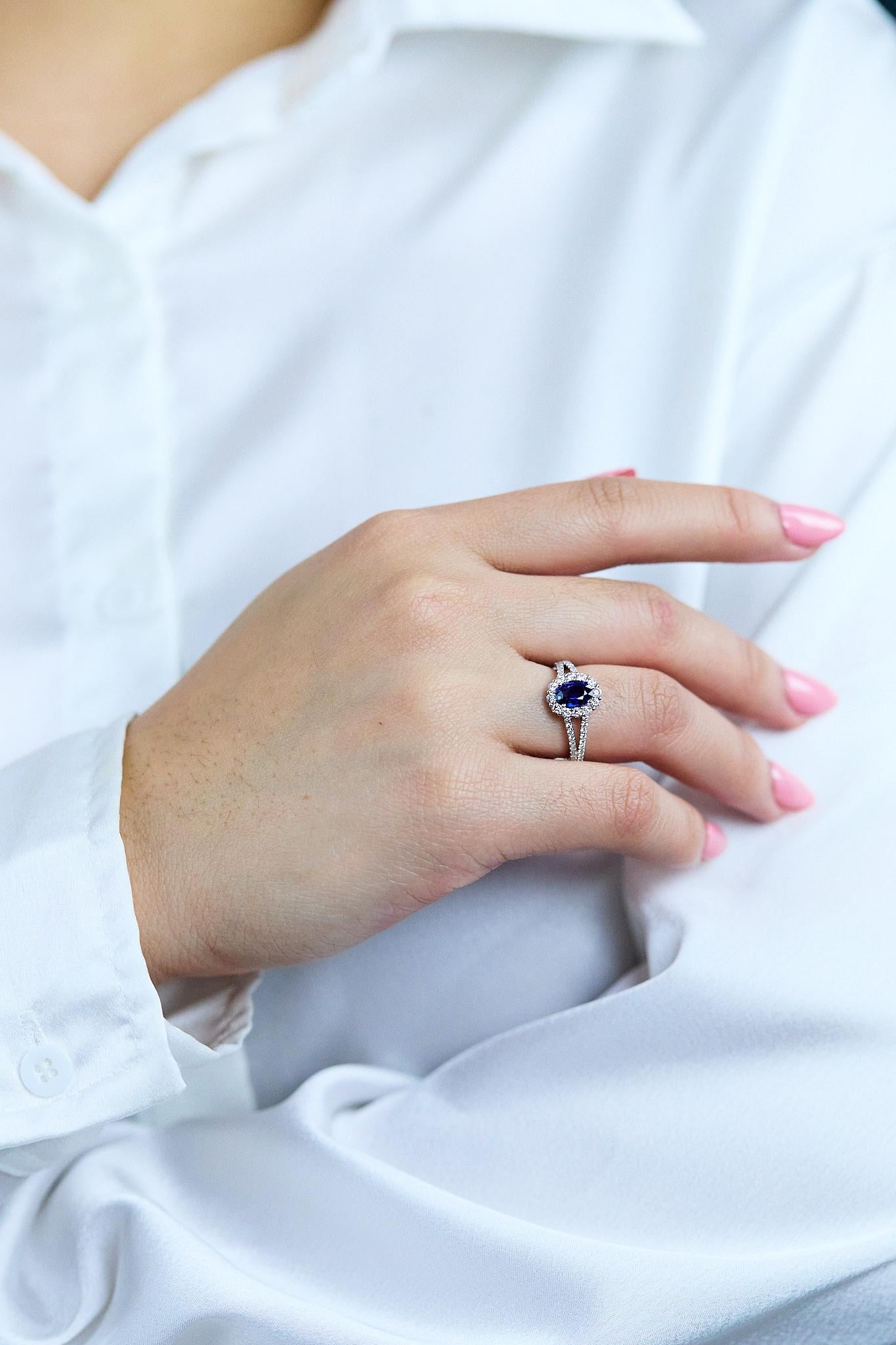 Women's Roman Malakov 1.08 Carats Oval Cut Sapphire & Diamond Halo Engagement Ring For Sale