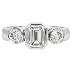 Roman Malakov Bague de fiançailles à trois pierres en diamants taille émeraude de 1.10 carats