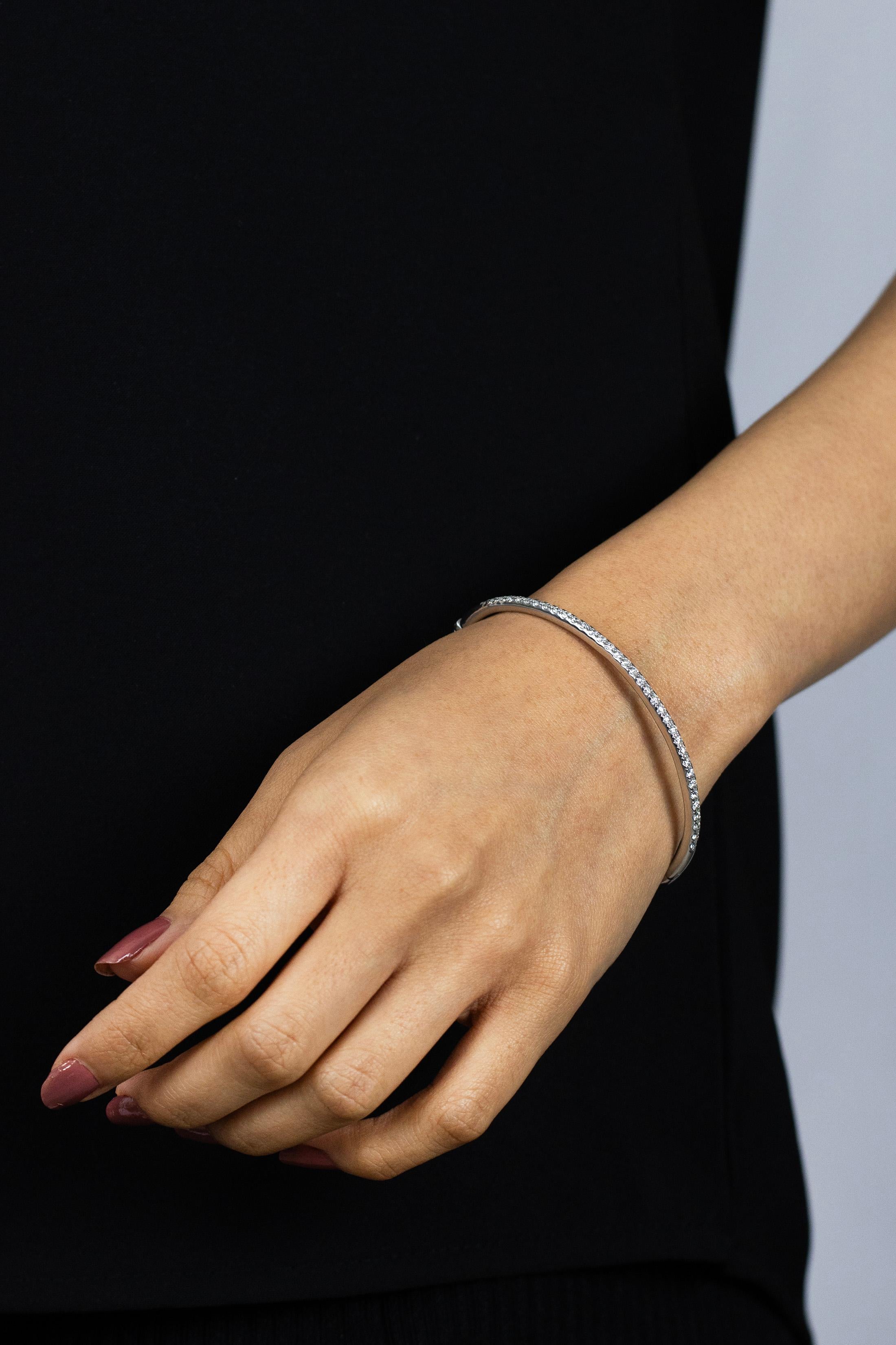 Roman Malakov Brazalete grande de diamantes talla brillante redondos de 1,10 quilates totales Corte redondo en venta