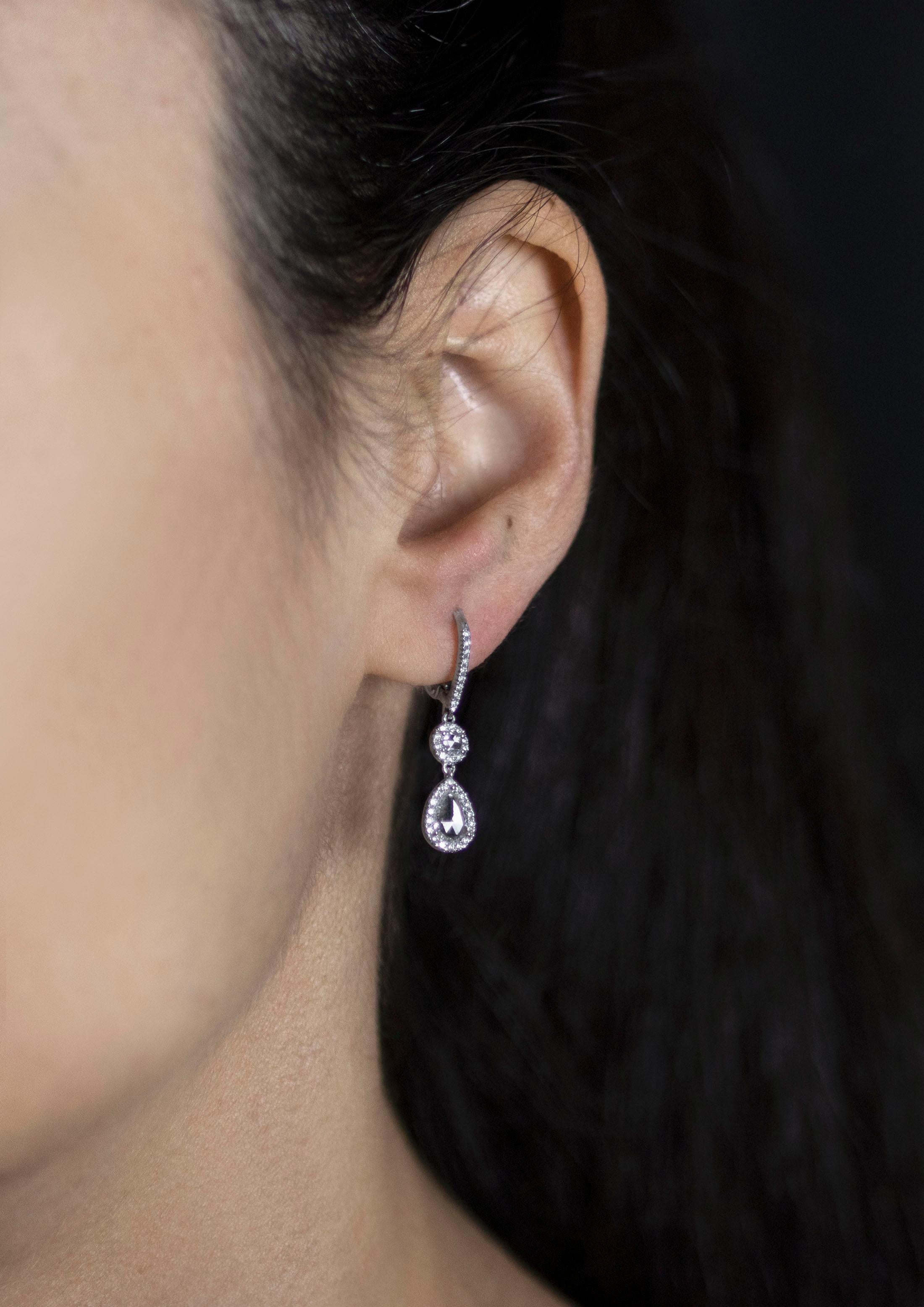 Pendants d'oreilles Roman Malakov avec diamants de formes mixtes de 1,10 carat au total Neuf - En vente à New York, NY