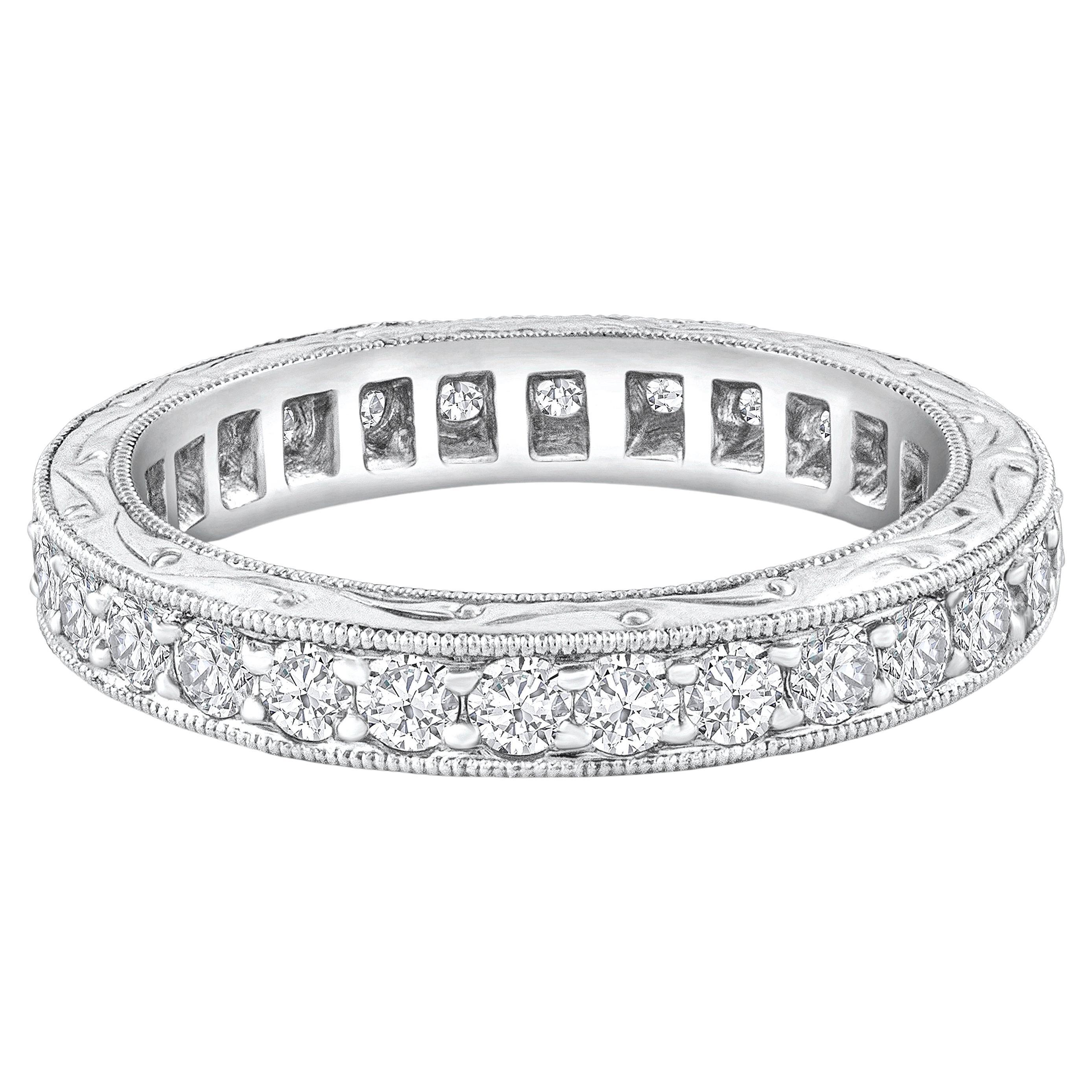  1.10 Carats Total Diamond Round Channel-Set Antique Eternity Wedding Band en vente