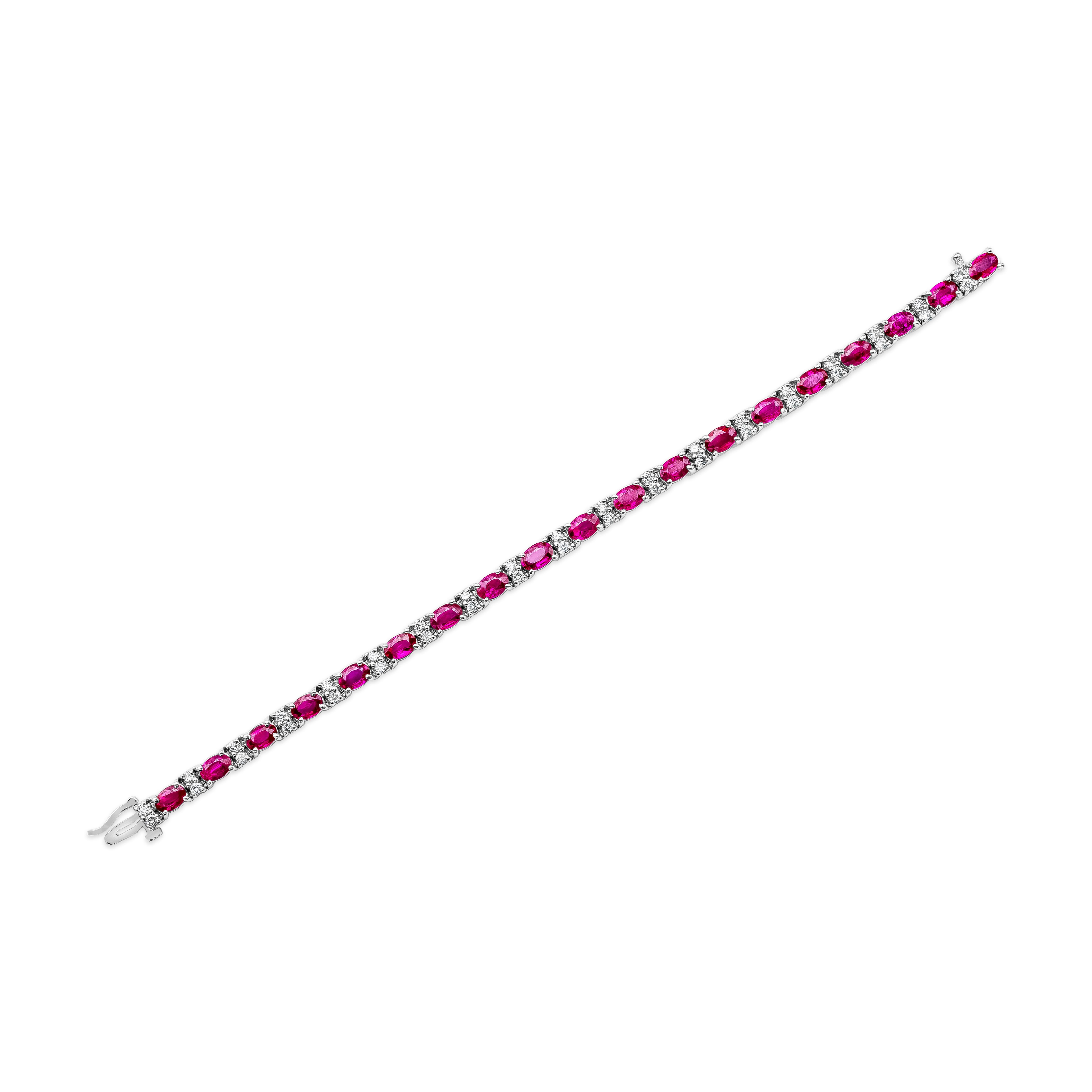 Roman Malakov 11,11 Karat Gesamt abwechselnd Rubin & Diamant-Tennisarmband (Ovalschliff) im Angebot