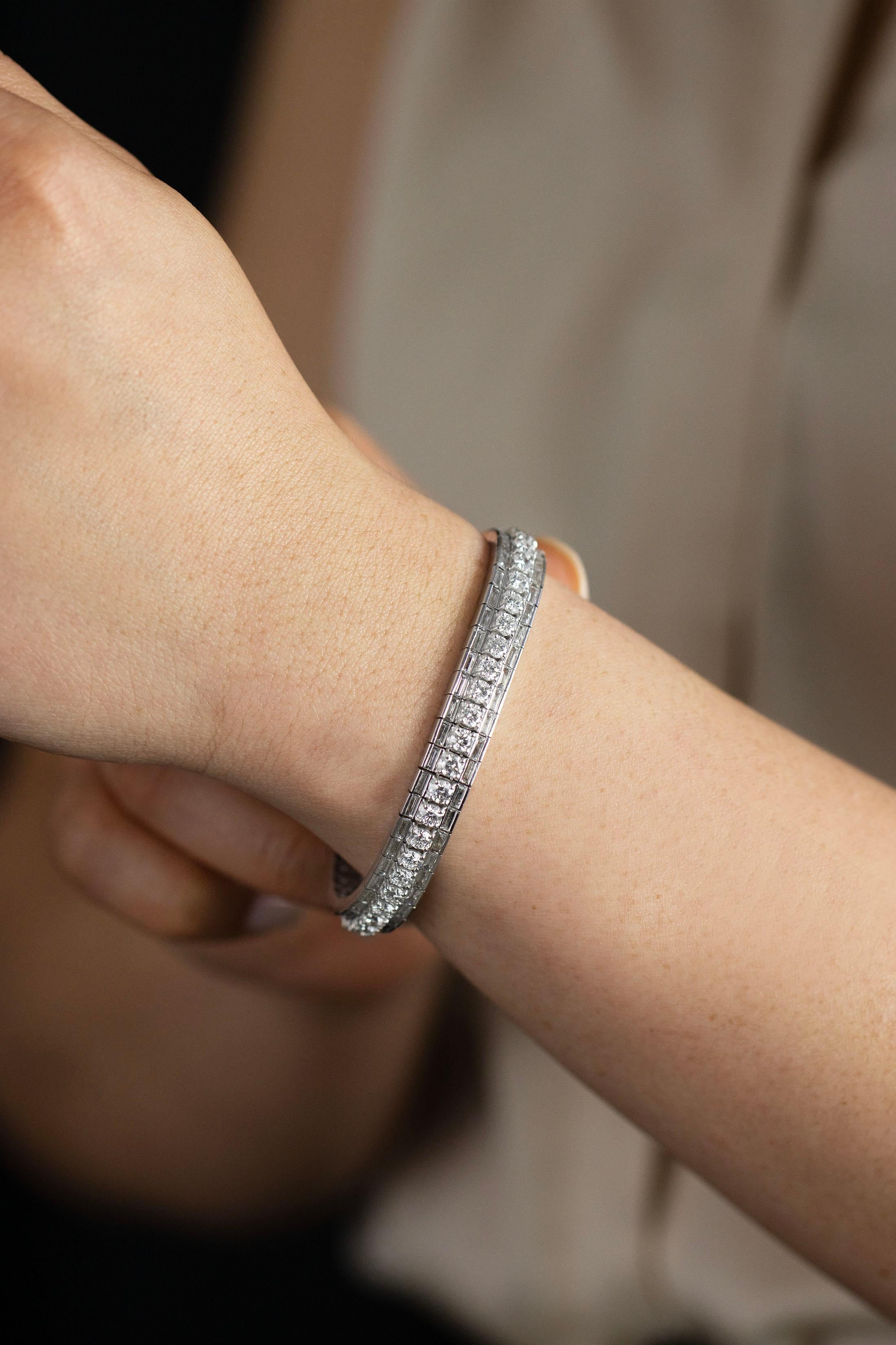 Contemporain Roman Malakov Bracelet tennis avec diamants taille ronde et baguette de 11,14 carats au total en vente